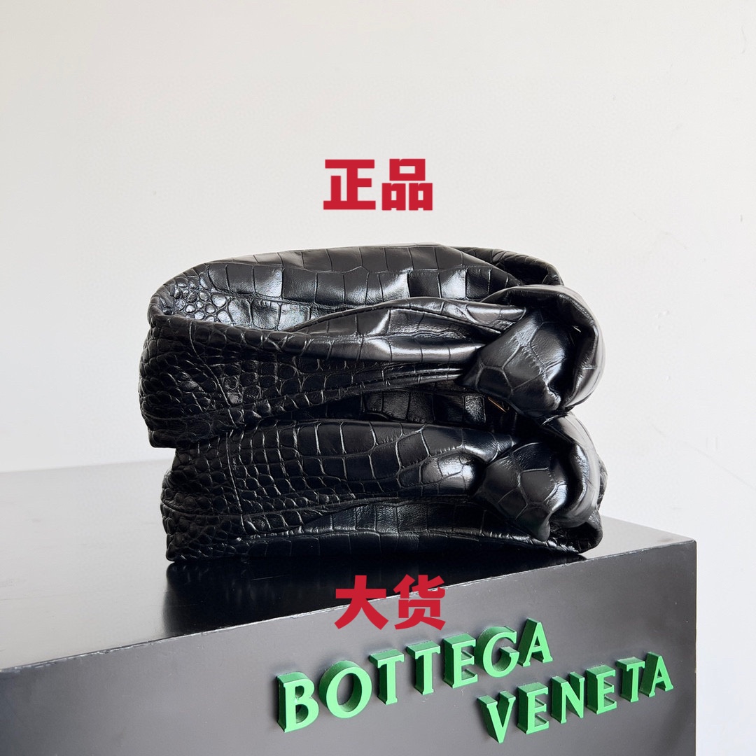 Bottega Veneta Authentic products VS the goods we sell. Being responsible for your loved ones also means having confidence in yourself.