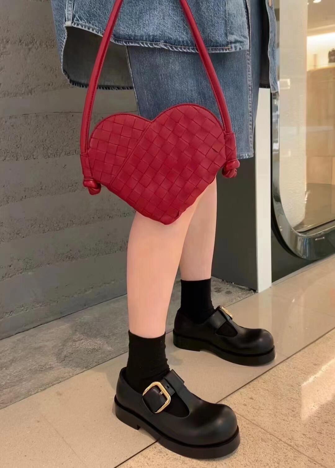 Bottega Veneta Go, go, go, bv love package