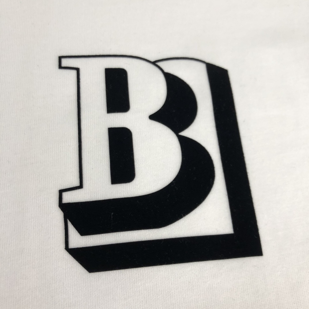 Burberry 巴宝莉 男女同款 丸首卫衣 - 快適な着心地と洗練されたデザイン