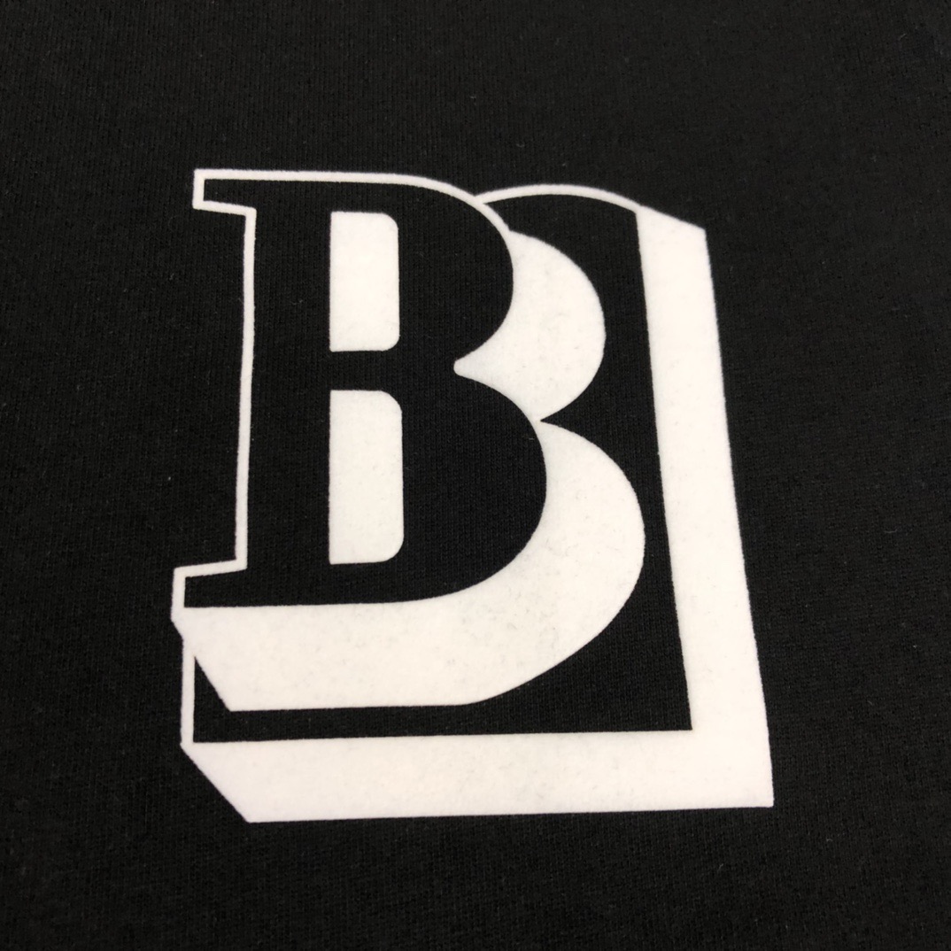 Burberry 巴宝莉 男女同款 丸首卫衣 - 快適な着心地と洗練されたデザイン