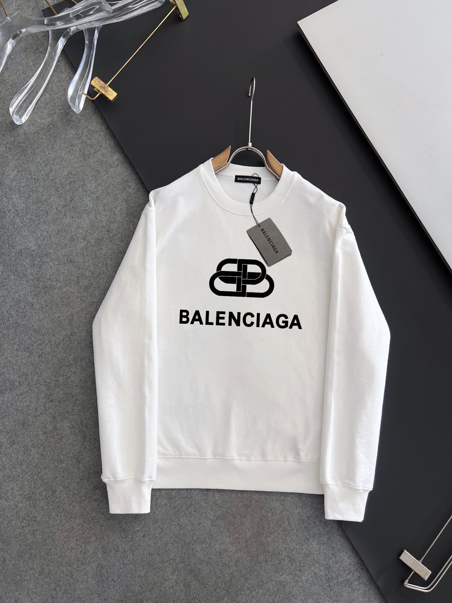 BALENCIAGA 秋冬新款衛衣 - クラシックでスタイリッシュなデザイン