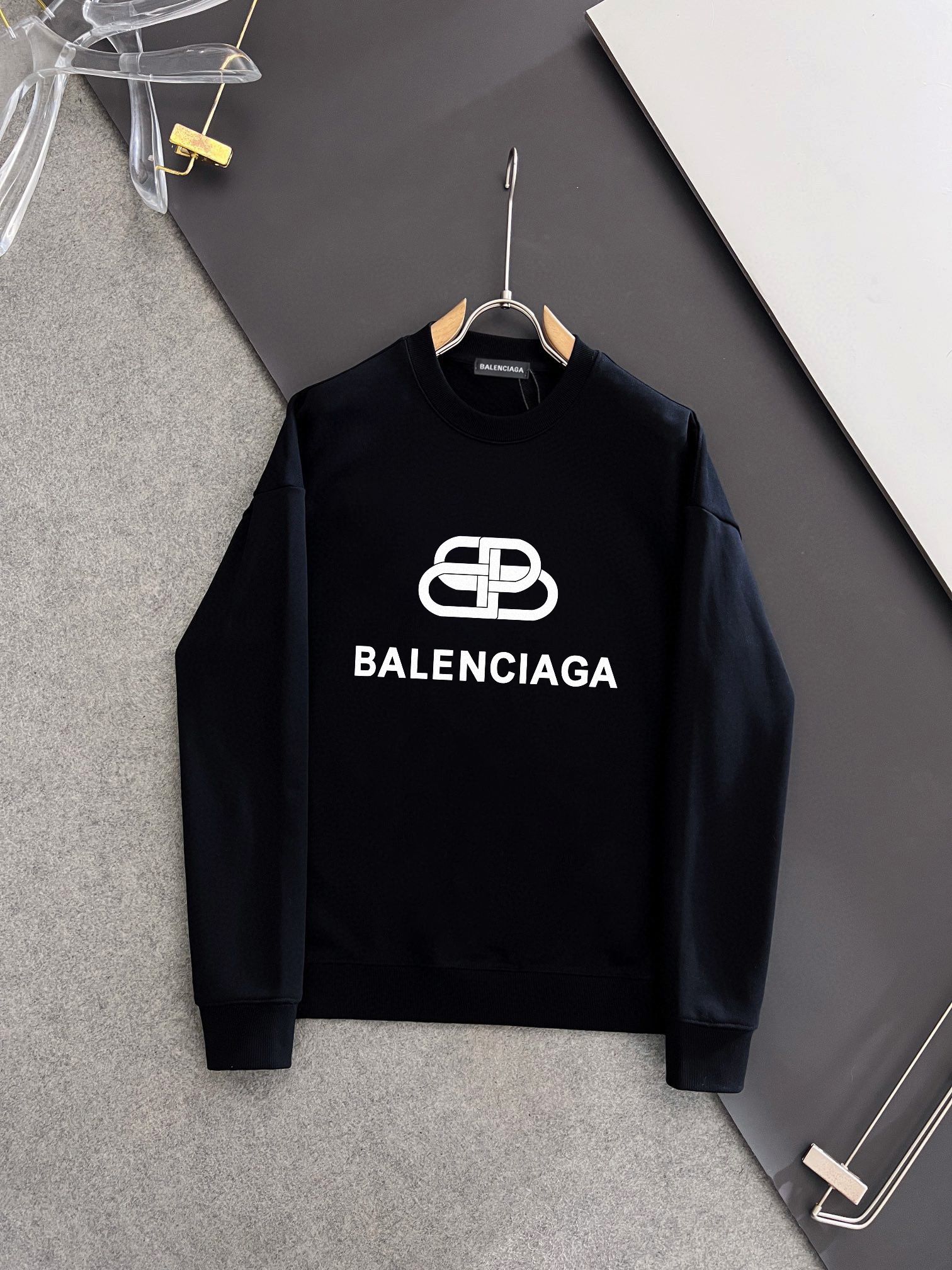 BALENCIAGA 秋冬新款衛衣 - クラシックなデザインと厚手素材