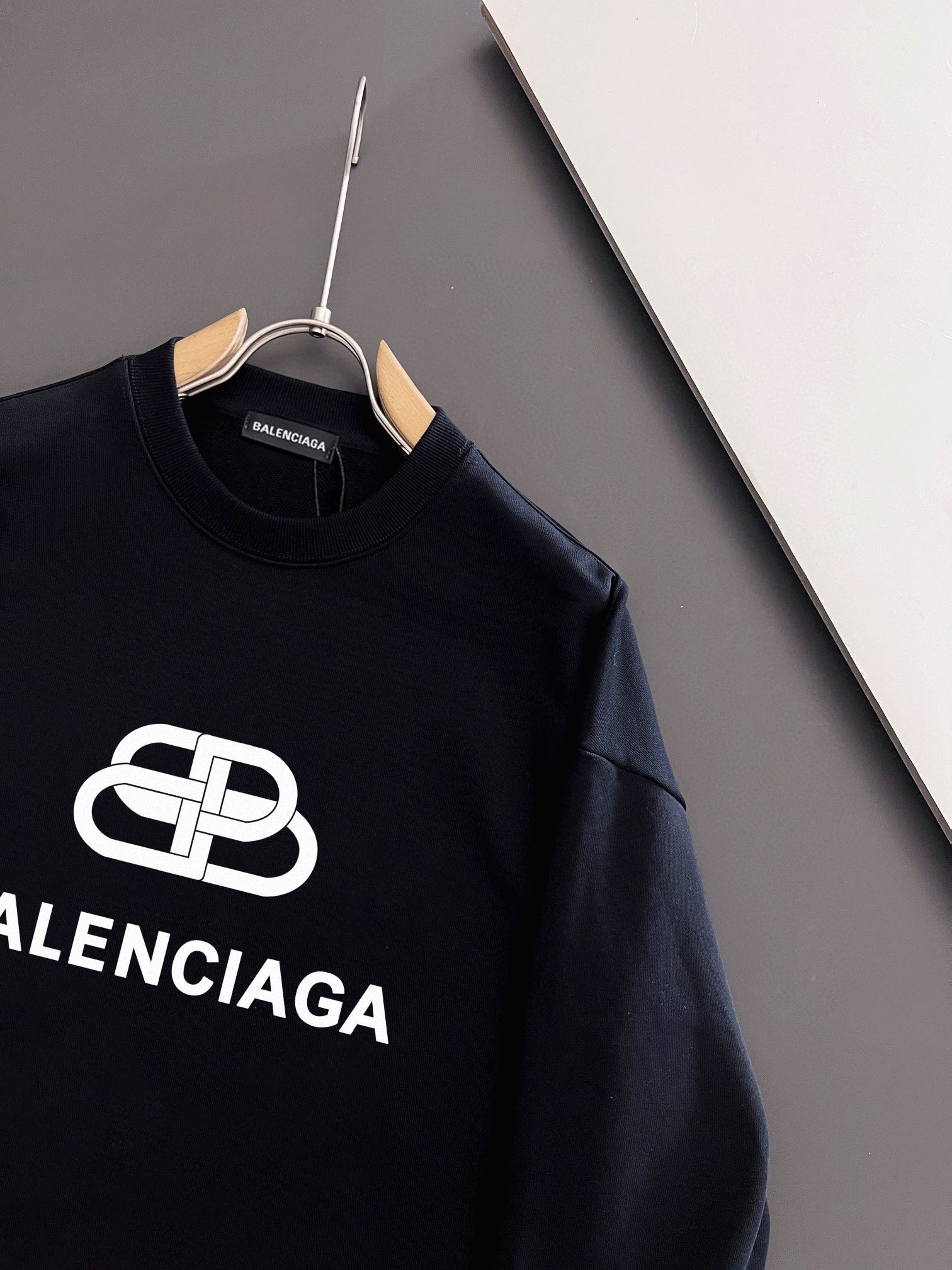 BALENCIAGA 秋冬新款衛衣 - クラシックなデザインと厚手素材