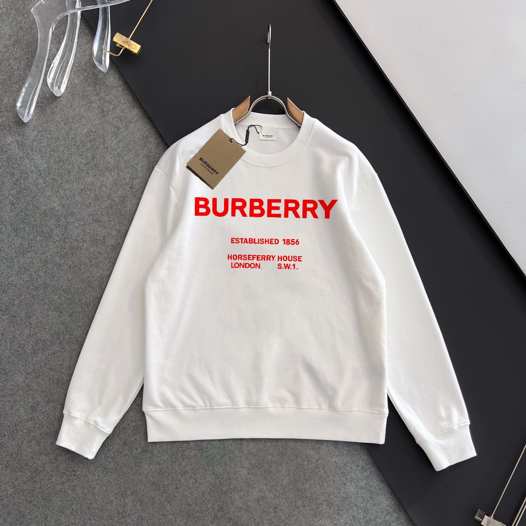 💰P180💥 BURBERRY 巴宝莉 秋冬新款卫衣，潮流不过时经典款，进口数码印花图案，定制卫衣毛圈420克面料，厚实挺阔有有形，细节无可挑剔，上身版型超赞！时下流行微阔男女同款版型。
颜色：黑色 米白
码数：XS-L