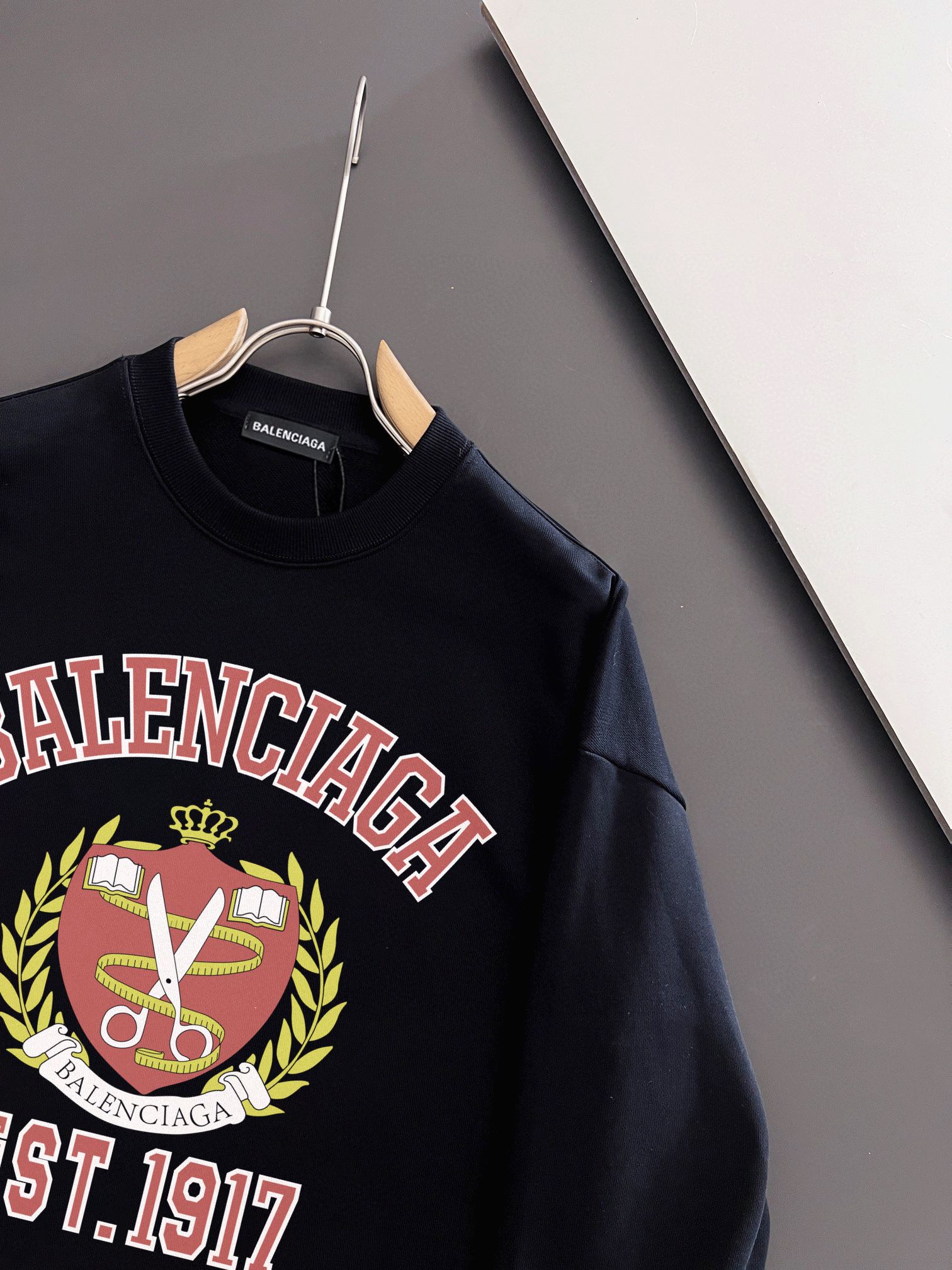 BALENCIAGA 秋冬新款衛衣 - クラシックなスタイルと高品質素材