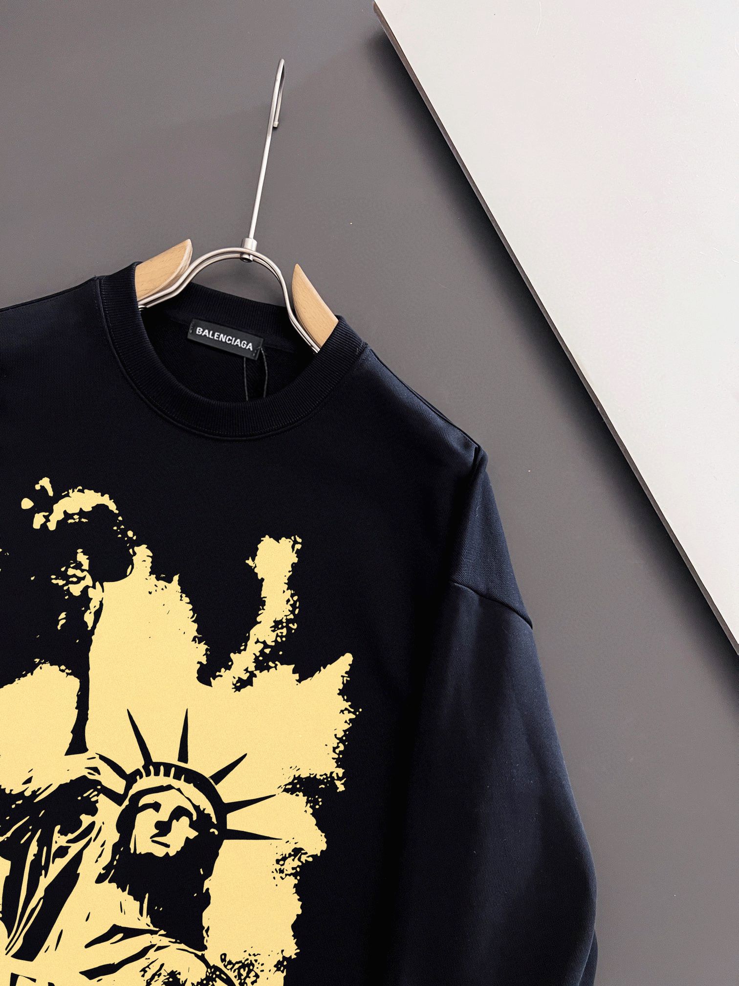 BALENCIAGA 秋冬新作衛衣 - クラシックなデザインと高品質素材