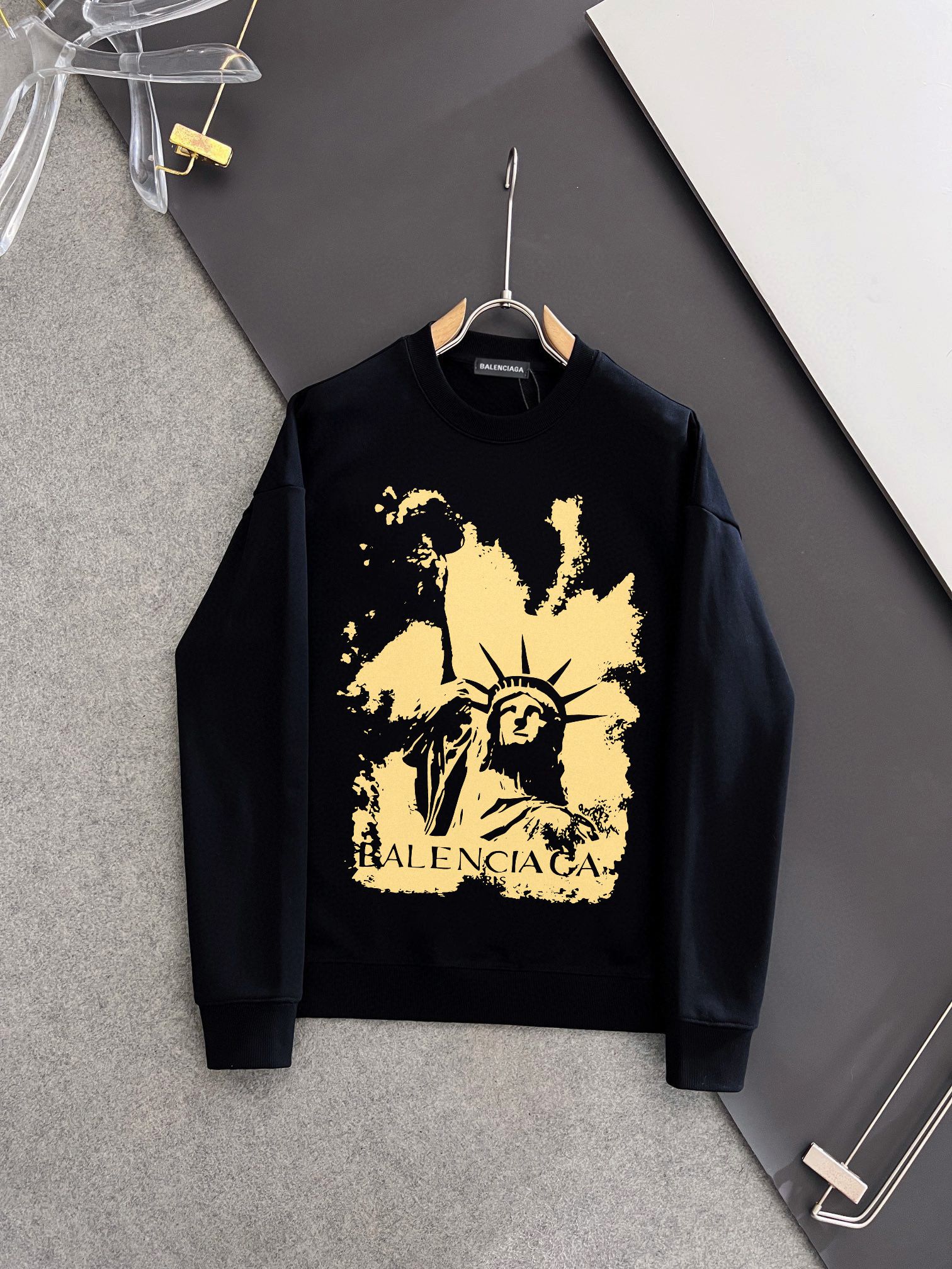 BALENCIAGA 秋冬新作衛衣 - クラシックなデザインと高品質素材