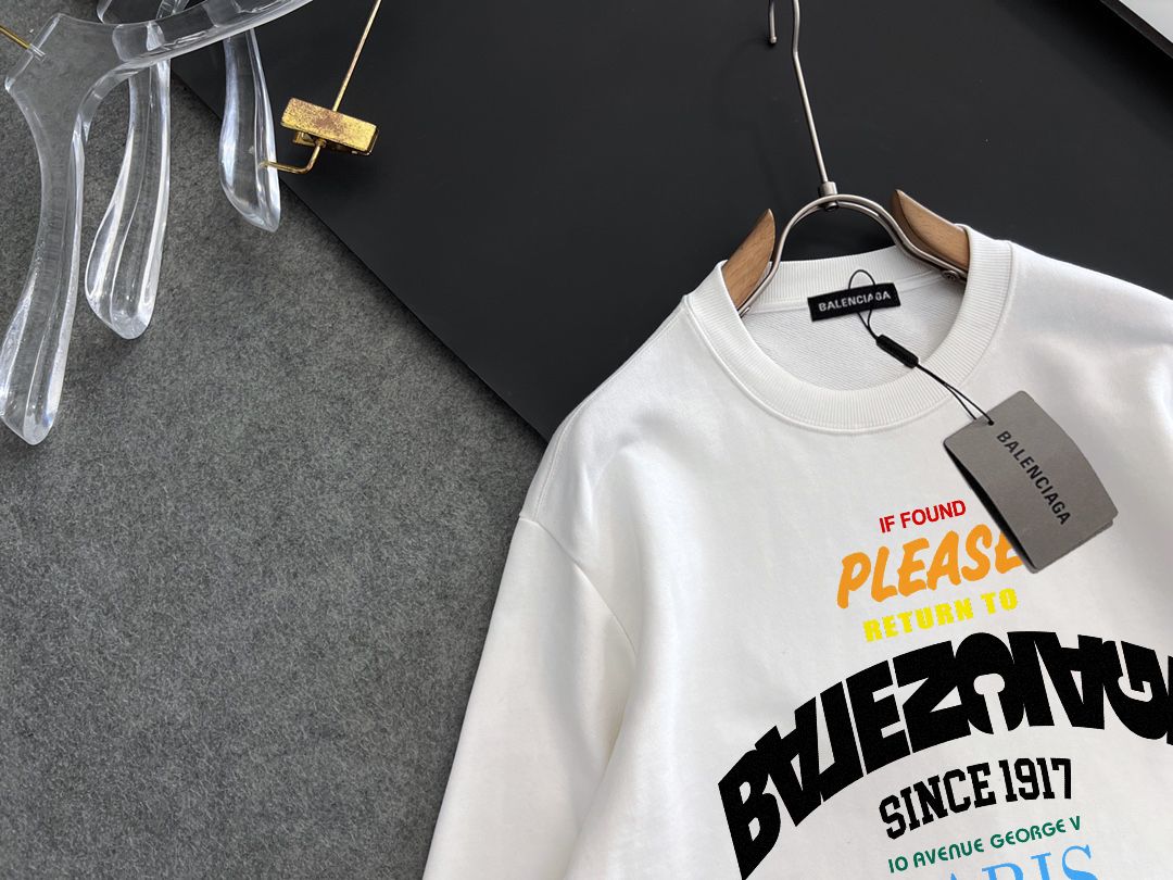 BALENCIAGA 秋冬新作 街着に最適なクラスティック衛衣