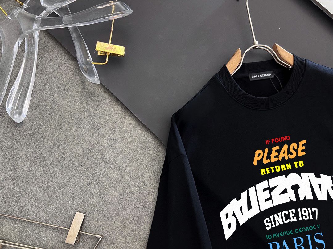 BALENCIAGA 秋冬新作 定番デザインのユニセックス衛衣