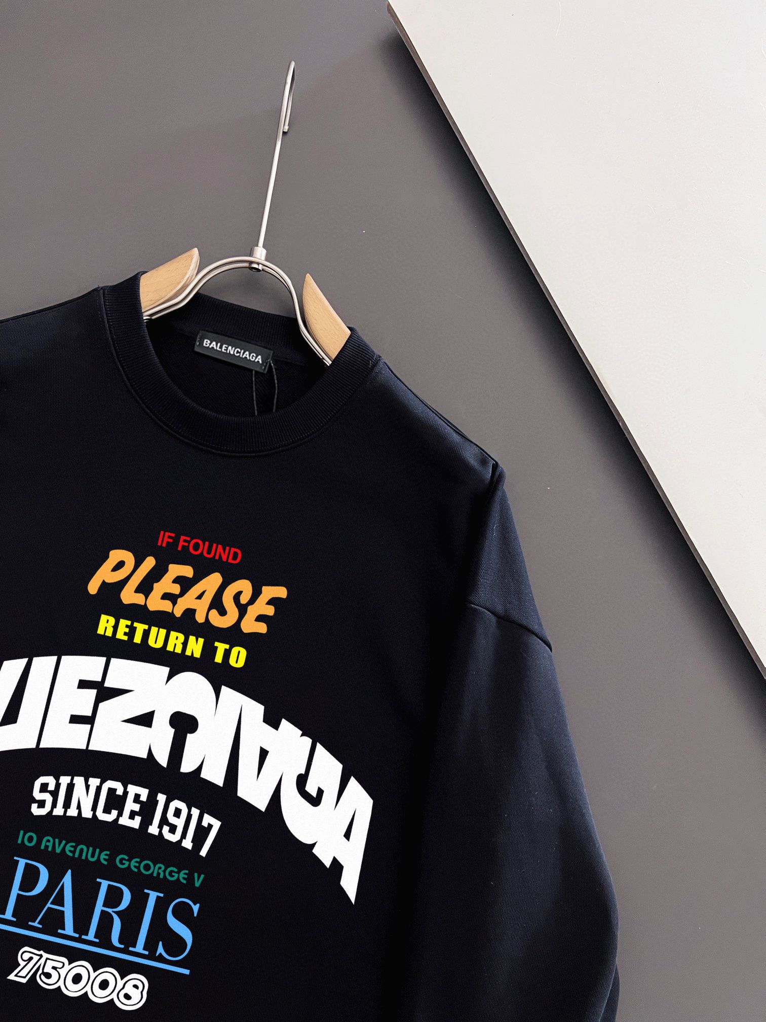 BALENCIAGA 秋冬新作 定番デザインのユニセックス衛衣