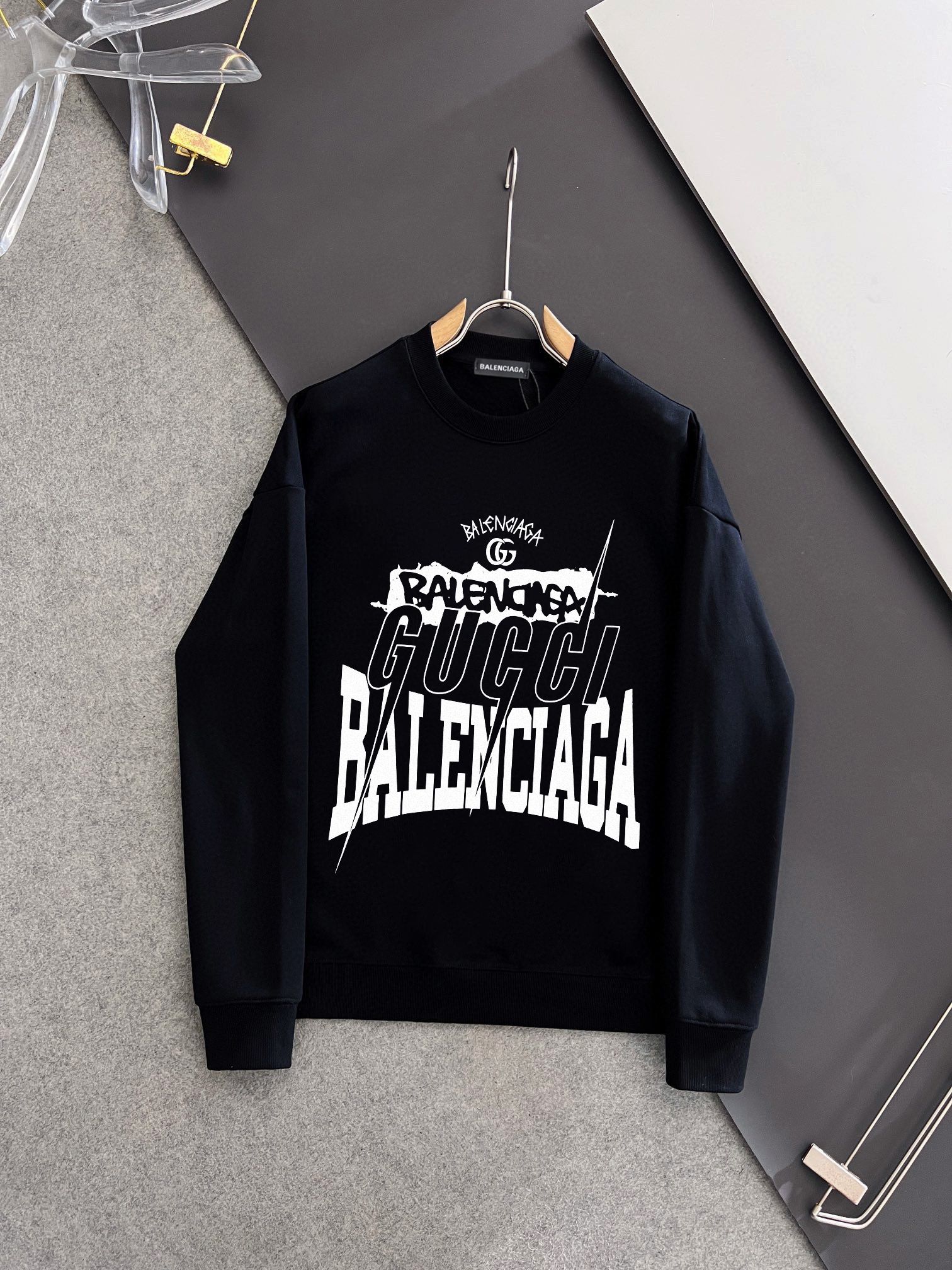 BALENCIAGA 秋冬新作 スウェットシャツ 男女共通 微広シルエット