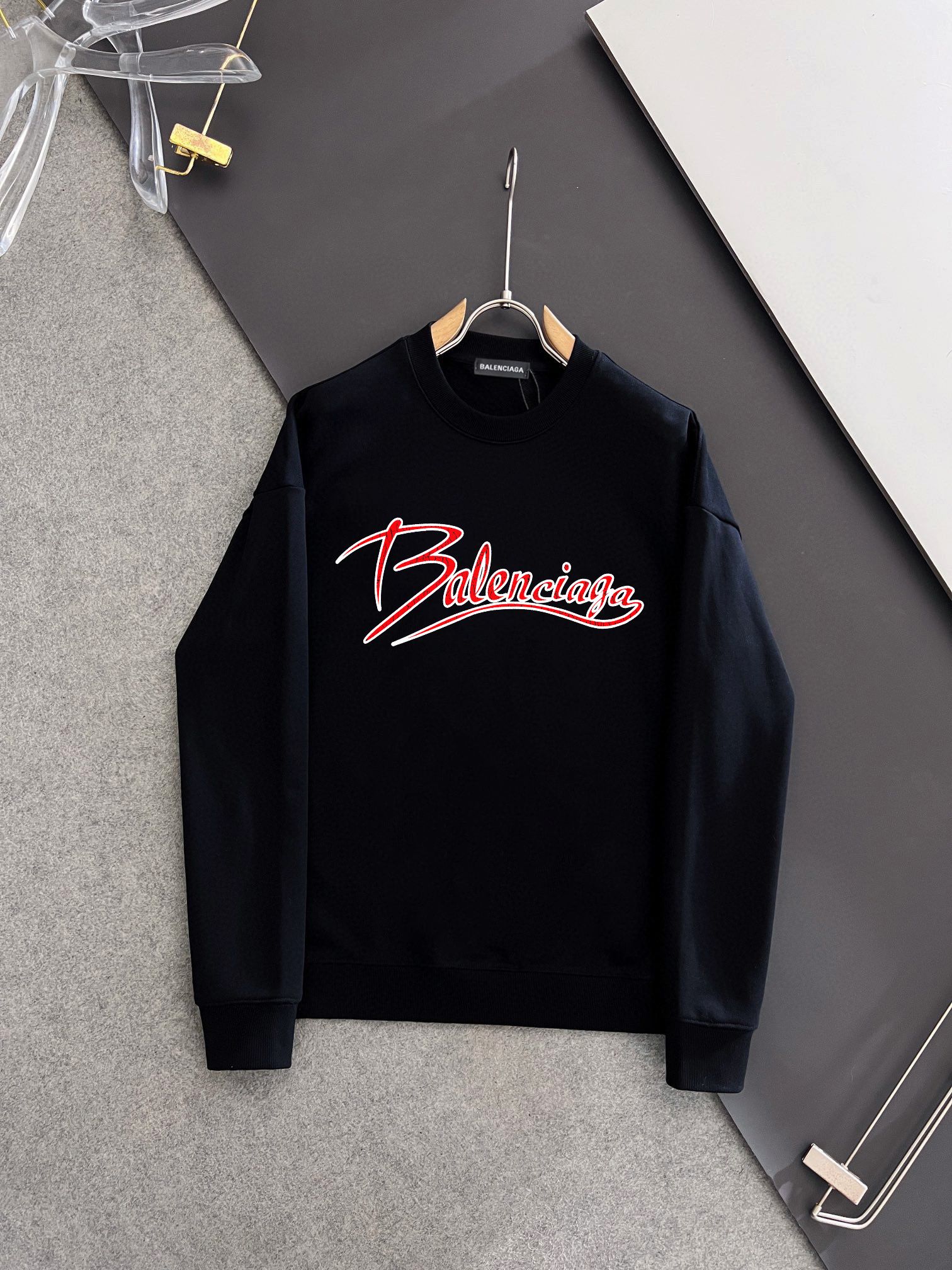 BALENCIAGA 秋冬新款衛衣 - クラシックでスタイリッシュなデザイン