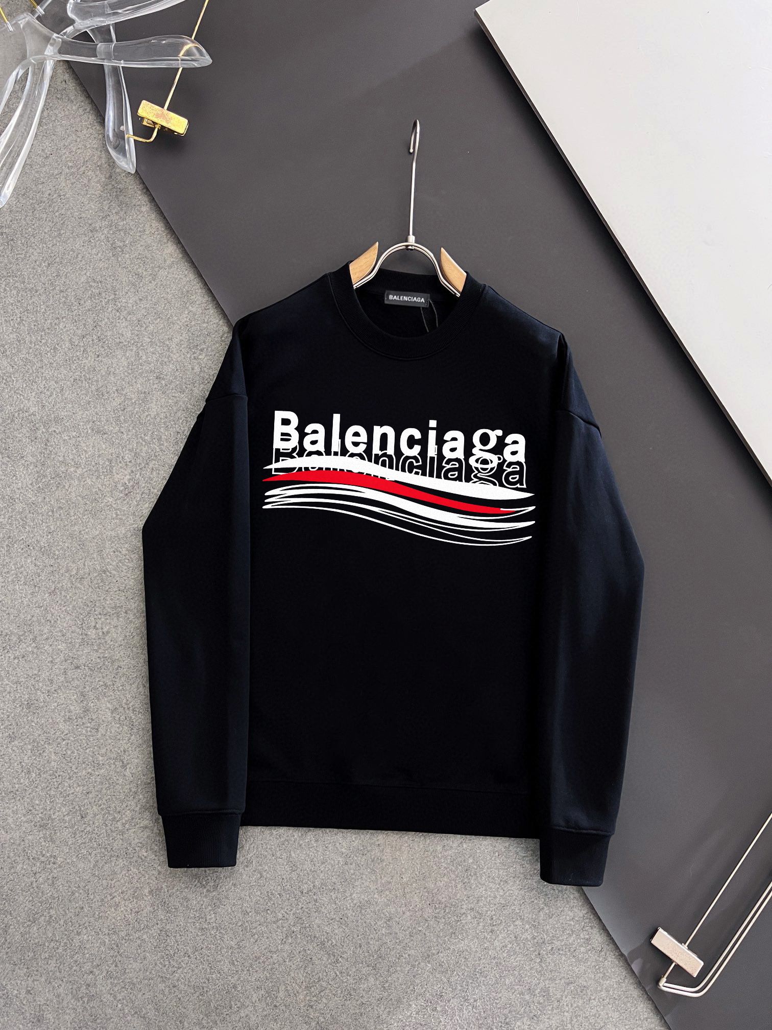 BALENCIAGA 秋冬新款衛衣 - クラシックでスタイリッシュなデザイン