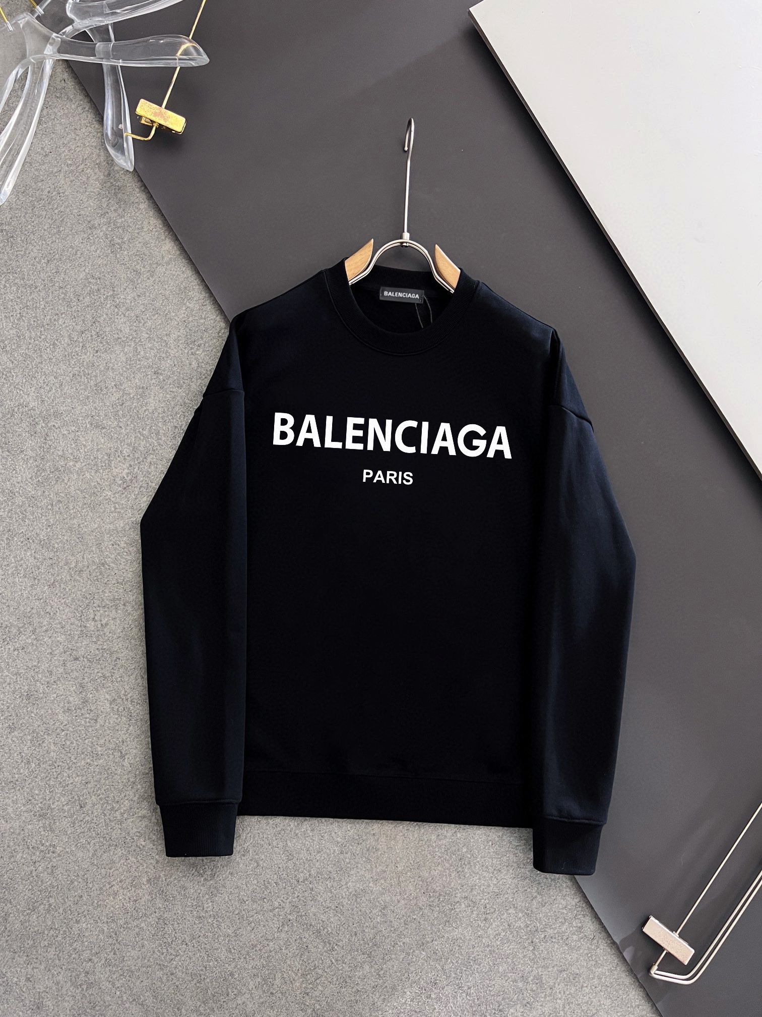 BALENCIAGA 秋冬新款衛衣 - トレンドを超えたクラシックデザイン