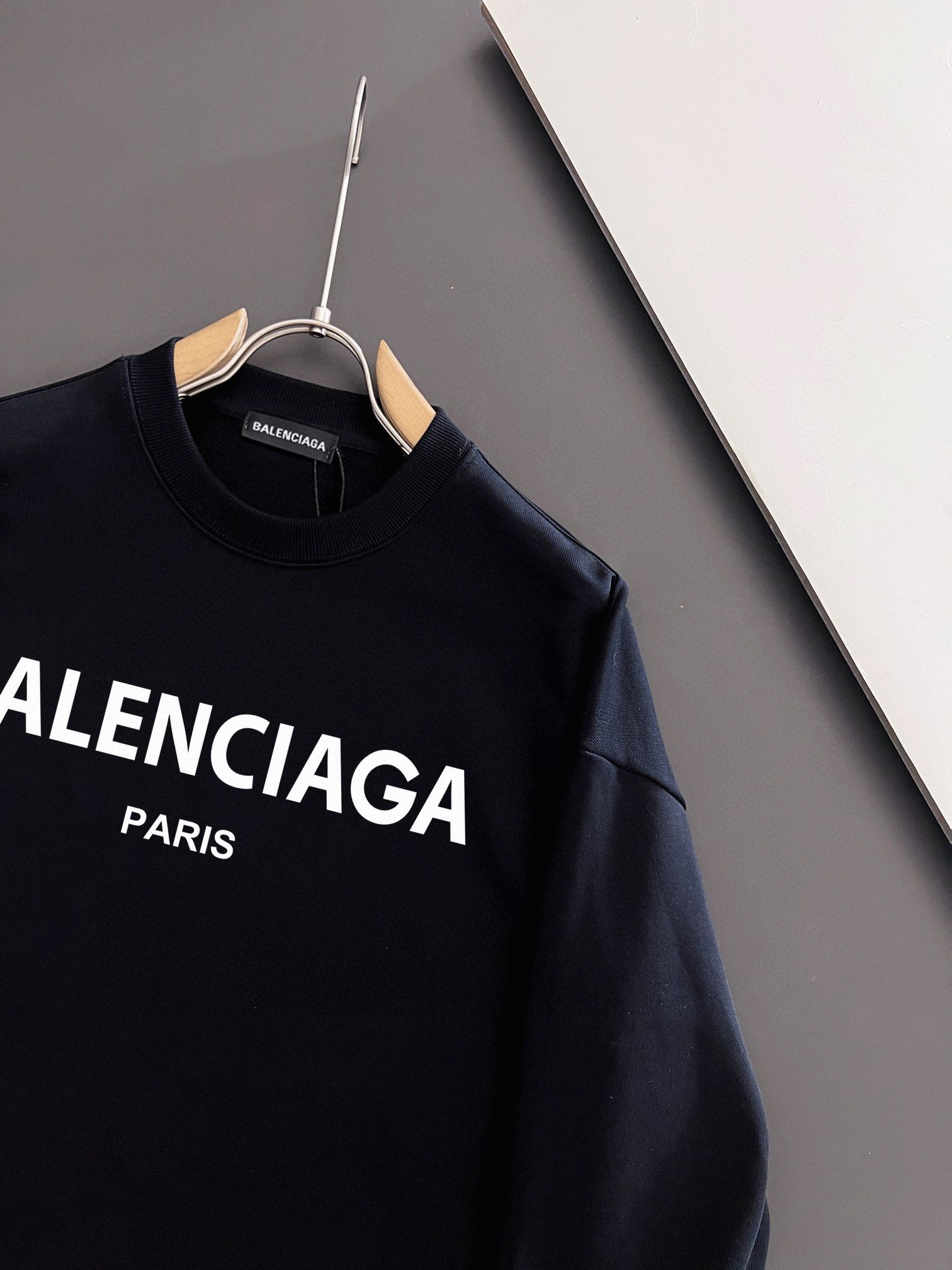 BALENCIAGA 秋冬新款衛衣 - トレンドを超えたクラシックデザイン