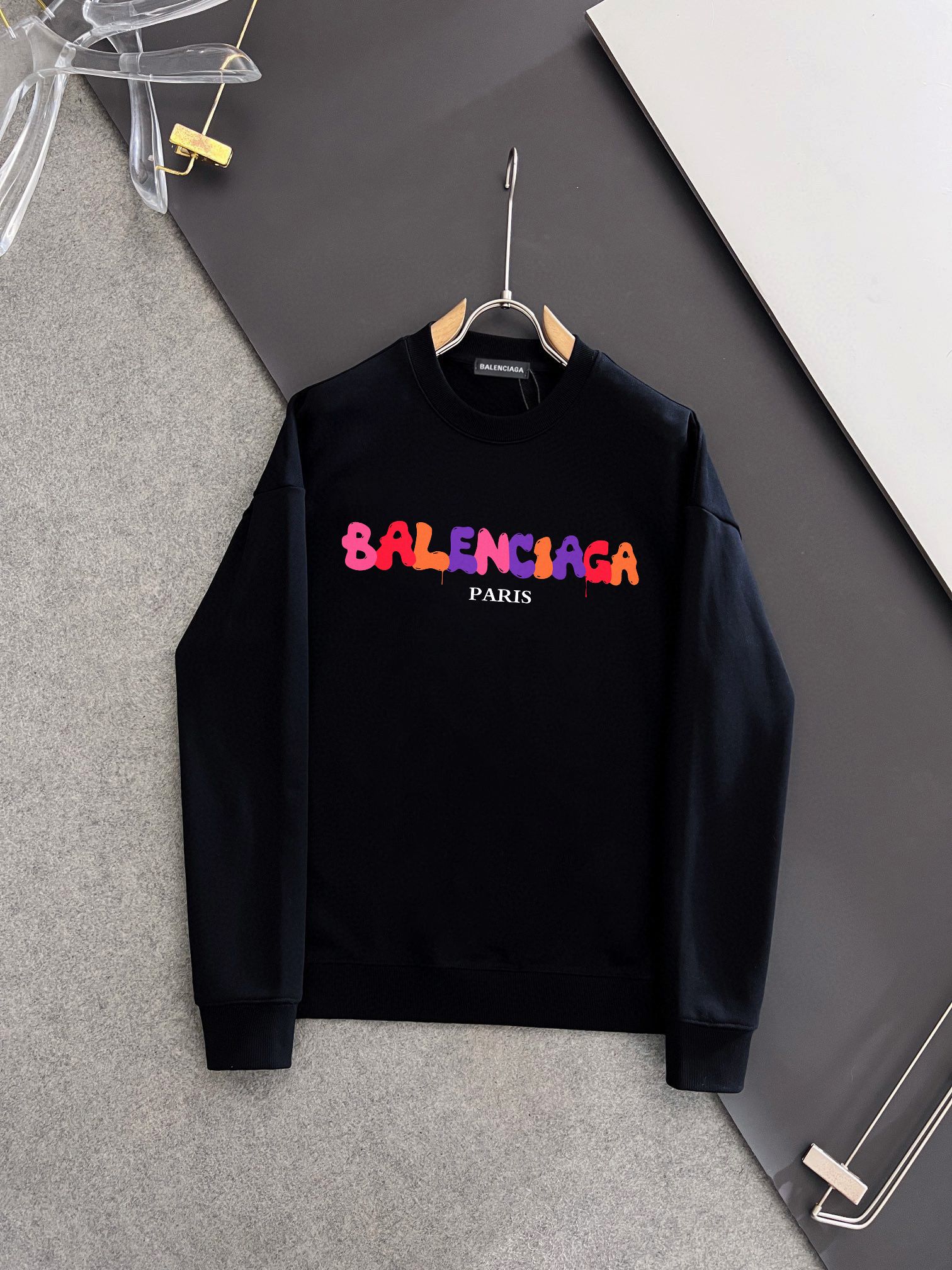 BALENCIAGA パリ世家 秋冬新款衛衣 男女共用 微広めデザイン