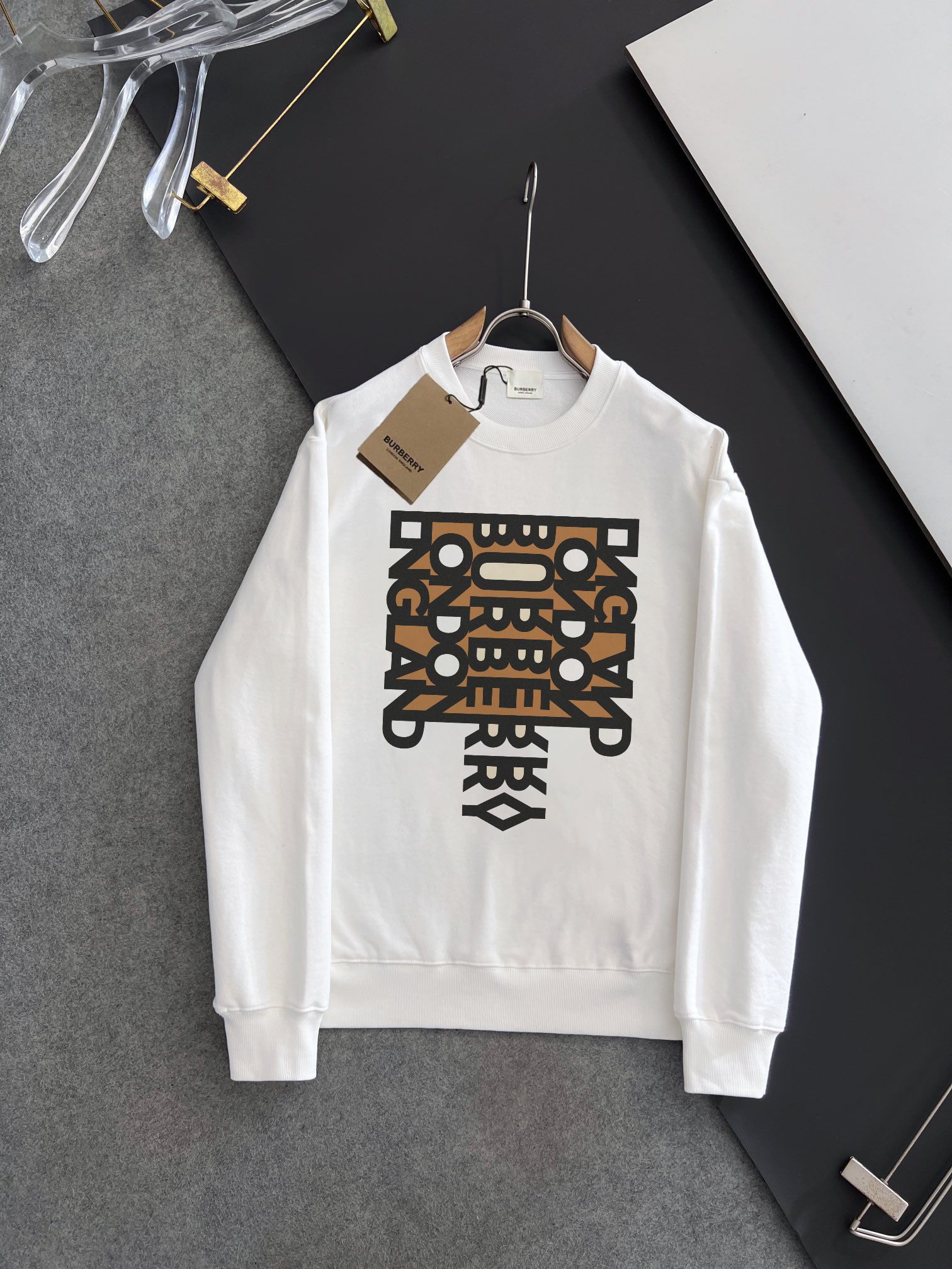 BURBERRY 巴宝莉 秋冬新款衛衣 トレンドを超えたクラシックデザイン