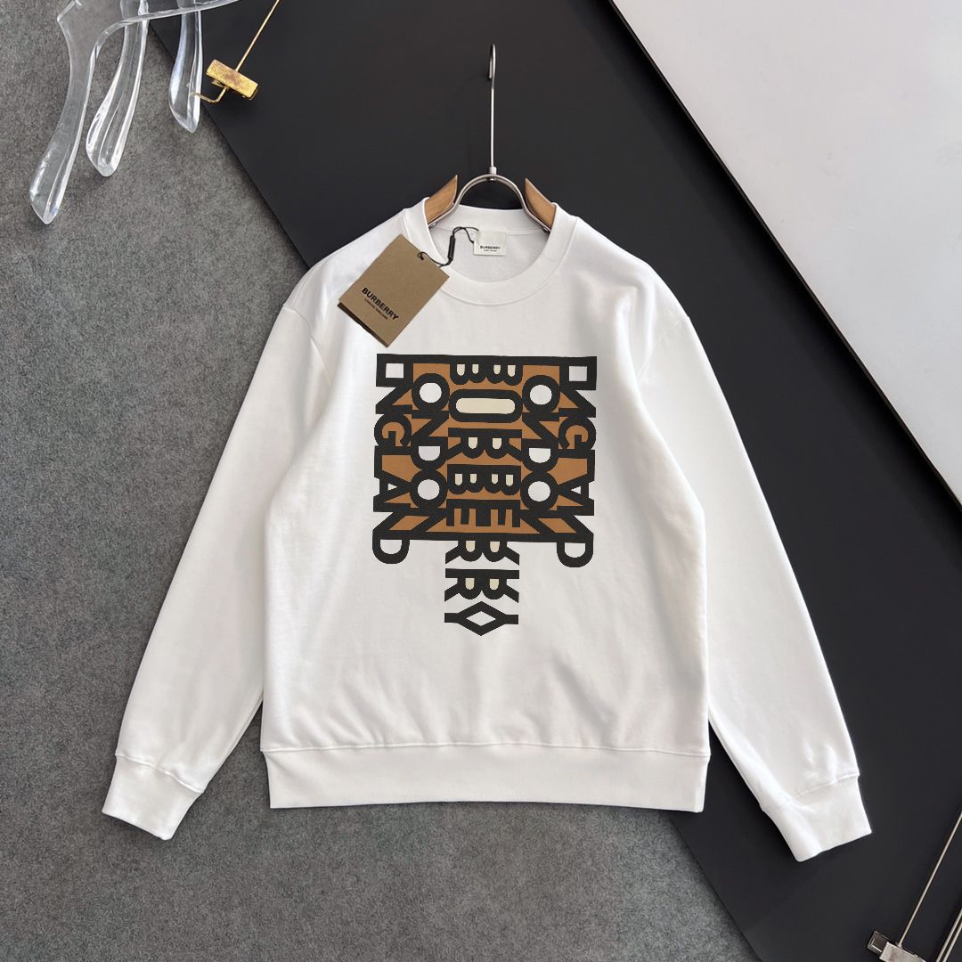 💰P180💥 BURBERRY 巴宝莉 秋冬新款卫衣，潮流不过时经典款，进口数码印花图案，定制卫衣毛圈420克面料，厚实挺阔有有形，细节无可挑剔，上身版型超赞！时下流行微阔男女同款版型。
颜色：黑色 米白
码数：XS-L