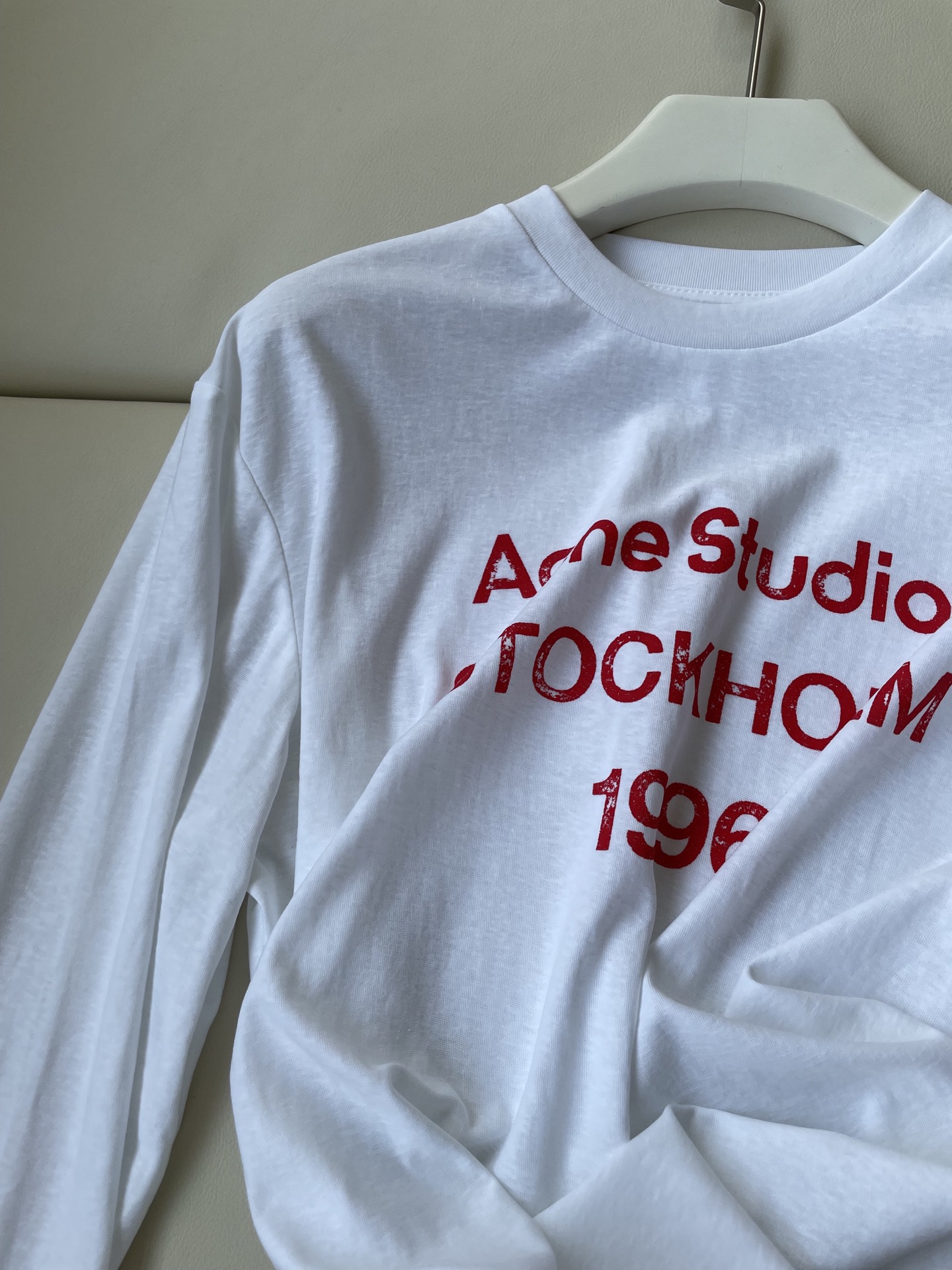 “Vintage Red Letter Print Female Suit by Acne 24FW, Oversize Pure Cotton, Shoulder Perched Design” - 图片 3