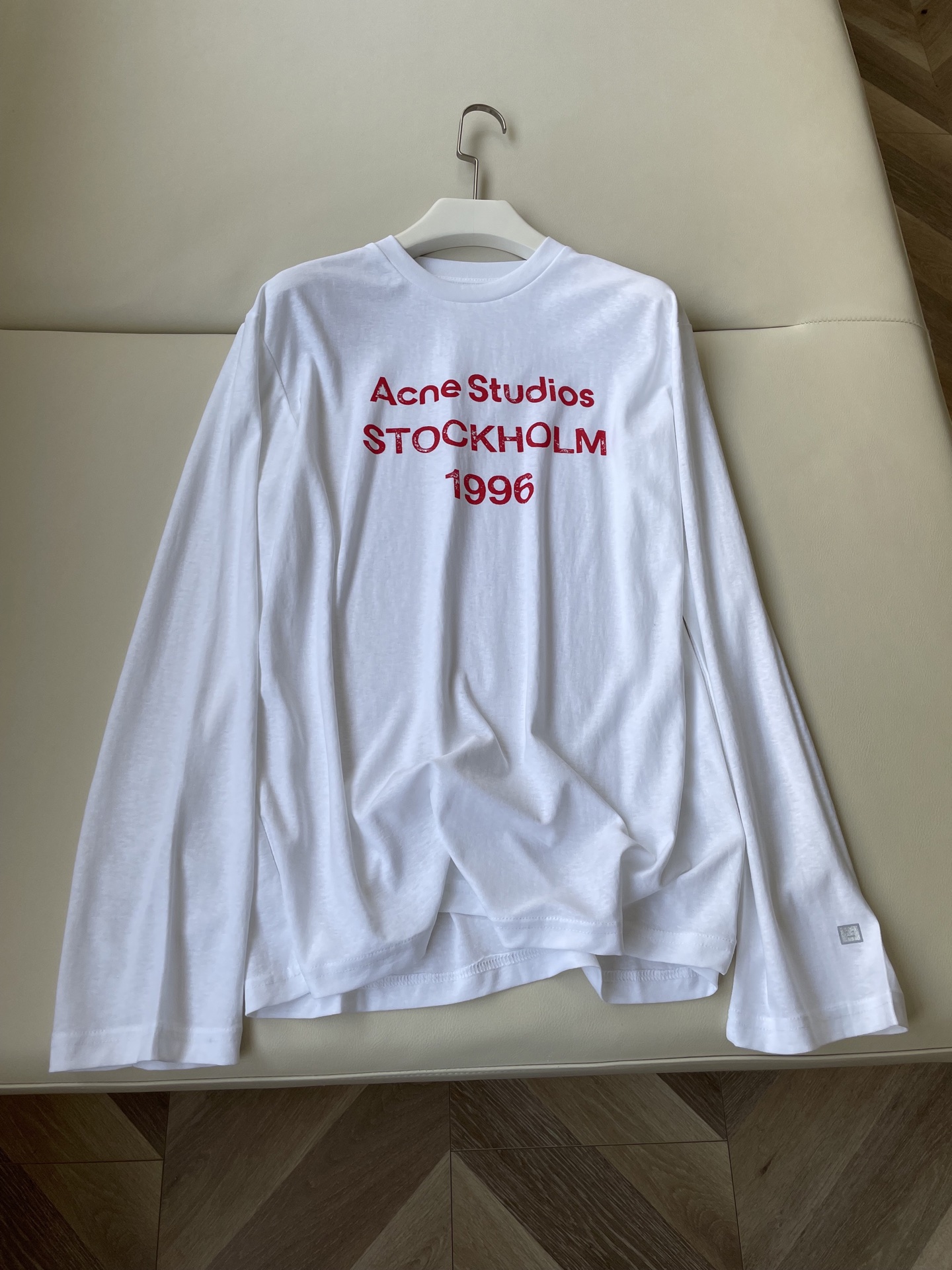 “Vintage Red Letter Print Female Suit by Acne 24FW, Oversize Pure Cotton, Shoulder Perched Design” - 图片 1
