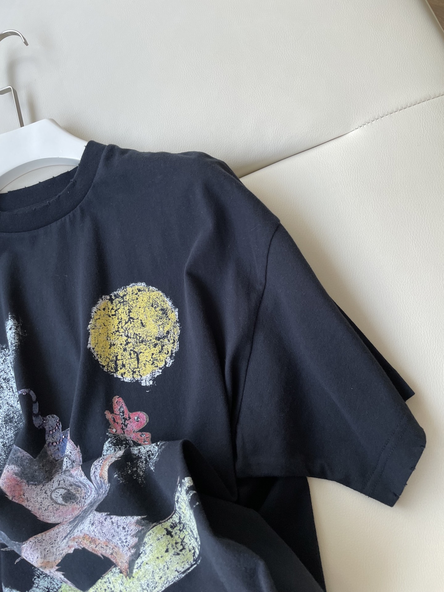 2025 We11done New T-shirt: Hardcore Female Suit with Small Monster Images - 图片 3