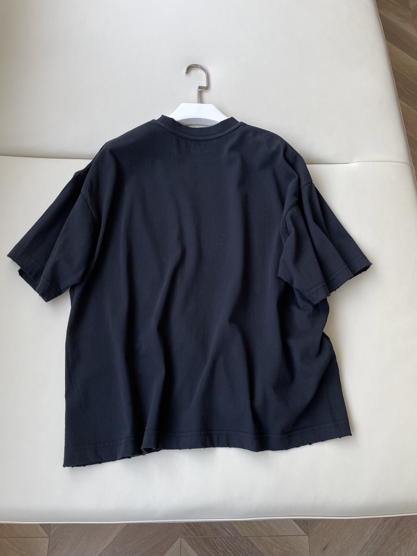 2025 We11done New T-shirt: Hardcore Female Suit with Small Monster Images - 图片 8