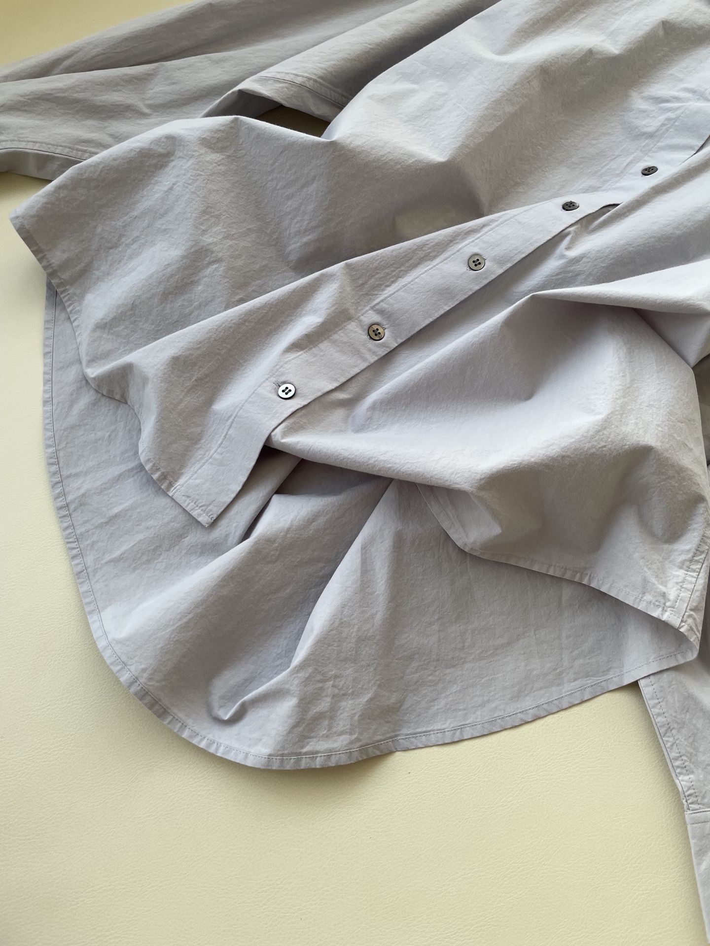 High-quality JiLSander-style women’s shirts with unique Japanese fabric and handcrafted details. - 图片 5