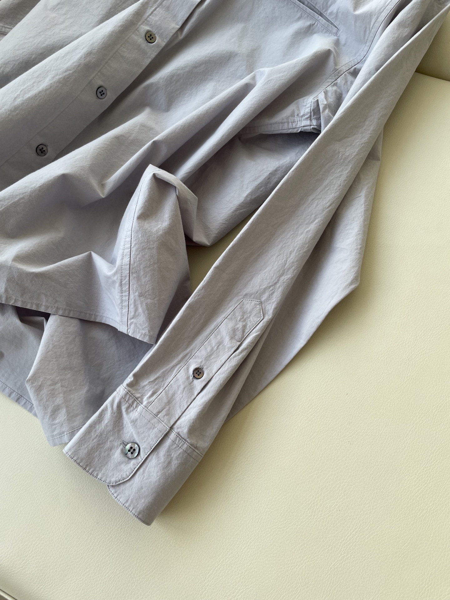High-quality JiLSander-style women’s shirts with unique Japanese fabric and handcrafted details. - 图片 6