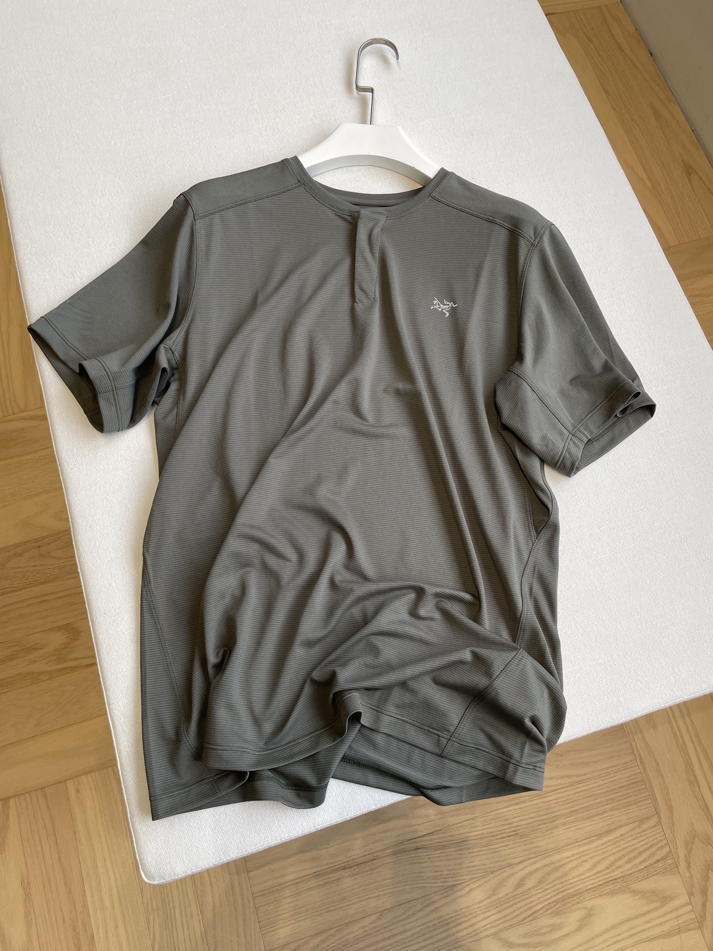 ARC’TERYX Kadem Short-Sleeve Shirt: Breathable & Quick-Dry for Summer Hikes