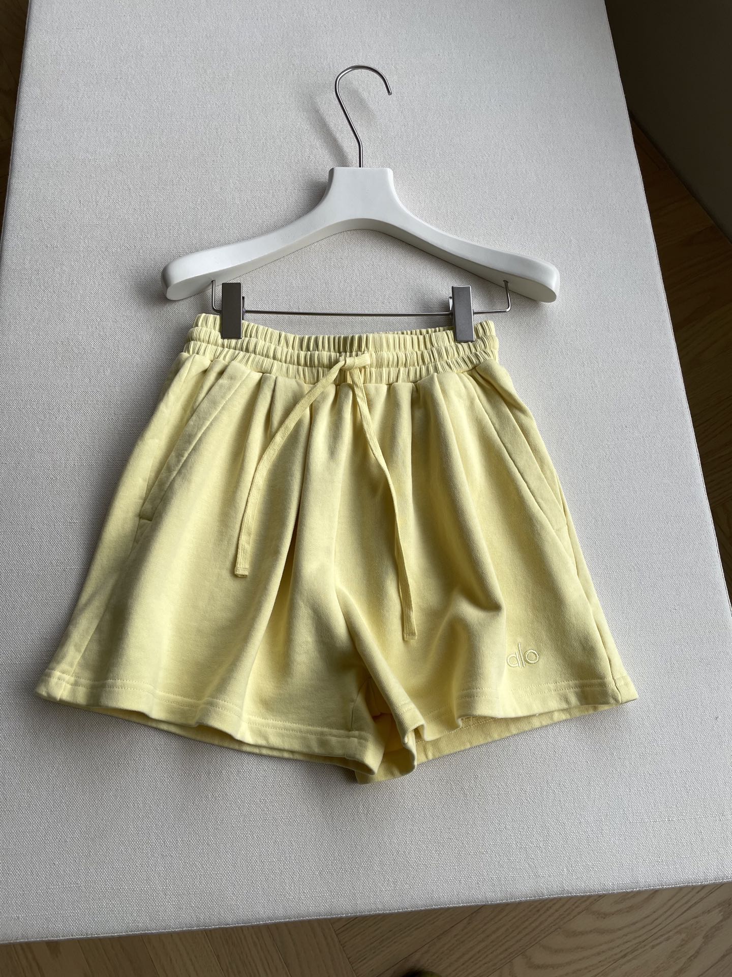 Summer Walk Suit with Single-Shoulder Sleeve Design, Comfortable and Stylish, Size SML - 图片 1