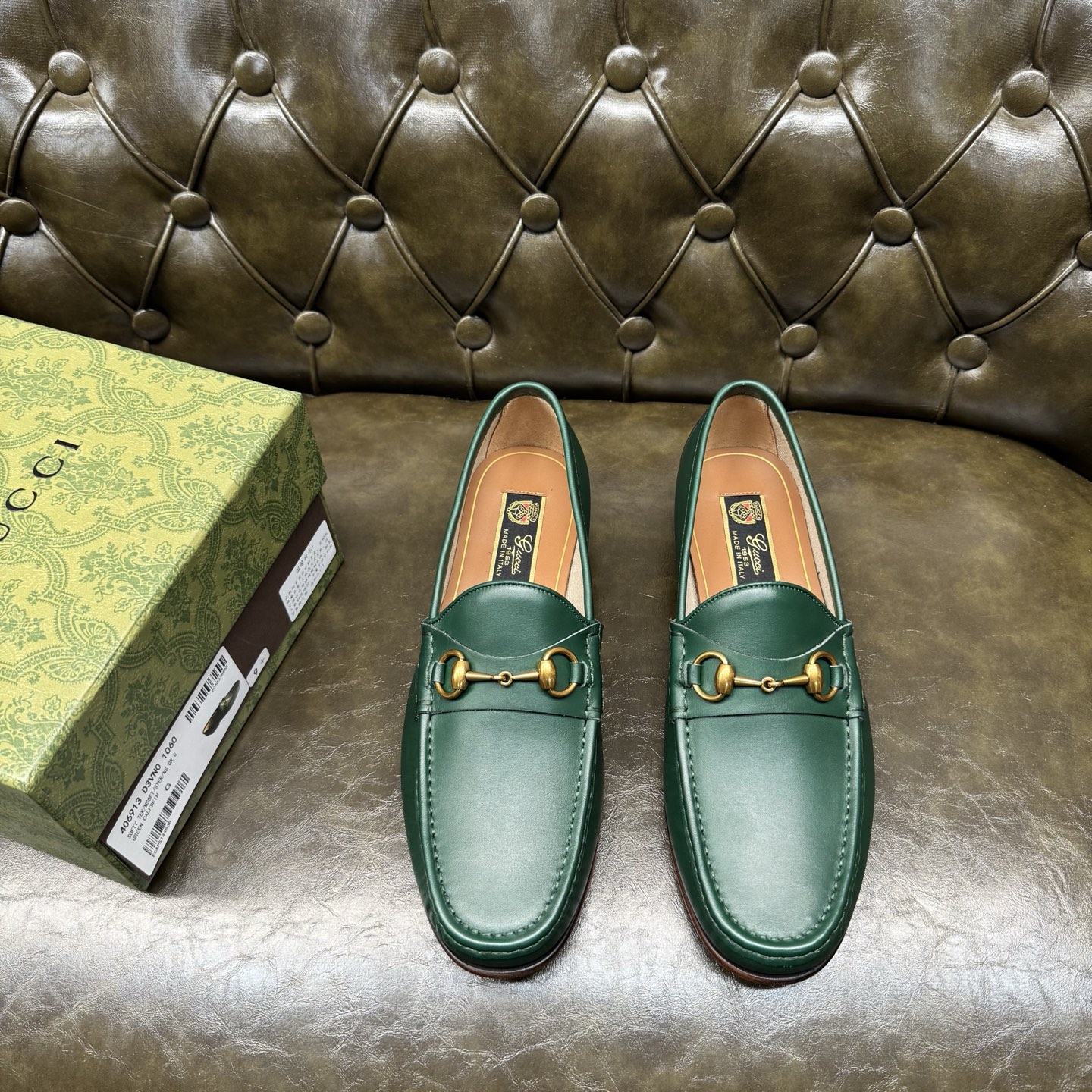 NO:704652,[Official green calf/lining] Original quality, GUCCI classic, fashionable retro simple style leather shoes, the upper is made of imported cowhide, fine and silky, double G metal decoration, official lining + cowhide insole, original Italian leather outsole, Goodyear craftsmanship, British style, the materials used are complex and exquisite in workmanship, real materials.  Size 39/40/41/42/43/44 (customized at 38.45.46.47) 47/,,gucci,gucci,cowhide,Leather soles19860909【官方绿色小牛/里布】原单品质,GUCCI古驰经典款,时尚复古简约风格皮鞋,鞋面采用进口牛皮,细腻丝滑,双G金属装饰,官方里布+鞋垫牛皮,原版意大利真皮大底,固特异工艺,英伦风格,用料做工复杂讲究,真材实料. 尺码39/40/41/42/43/44（38.45.46.47订做）47/,,gucci,gucci,cowhide,Leather soles,Men's shoes