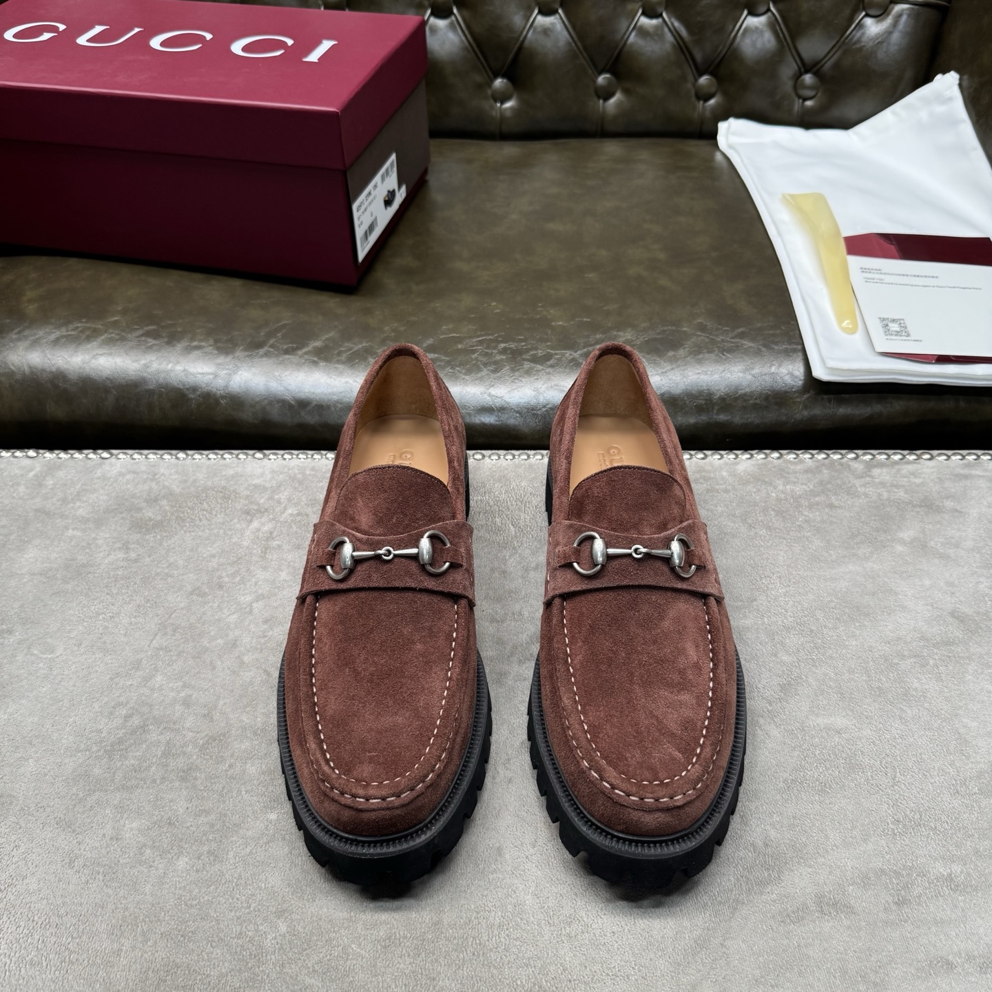 NO:704847,[Red Brown Niujing] [G U C C＊] Original private model development, high quality, top craftsmanship, men's fashion classic loafers, regular size 39-44 (38.45.46 custom-made, non-refundable), super light and comfortable!  goods!  Top craftsmanship [strong] Original cowhide leather imported from Italy (super texture and feel), imported apricot water-dyed cowhide inside!  Latex rebound pad, super resilient texture!  Jacques combination + high elastic, wear-resistant and anti-slip outsole!  !  Super comfortable!  ,,loafers,cowhide19860909【红棕牛京】【G U C C＊】原版私模开发 高品质,顶尖工艺品 男士时尚经典乐福鞋 正码39－44(38.45.46定做不退换） 超轻盈舒适！货！顶级手工艺[强]意大利进口原皮牛绒(超强质感、手感),内里进口杏色水染牛皮！乳胶回力垫,回弹质感超强！雅克丝组合+高弹耐磨防滑大底！！超强舒适感！,,loafers,cowhide,Men's shoes