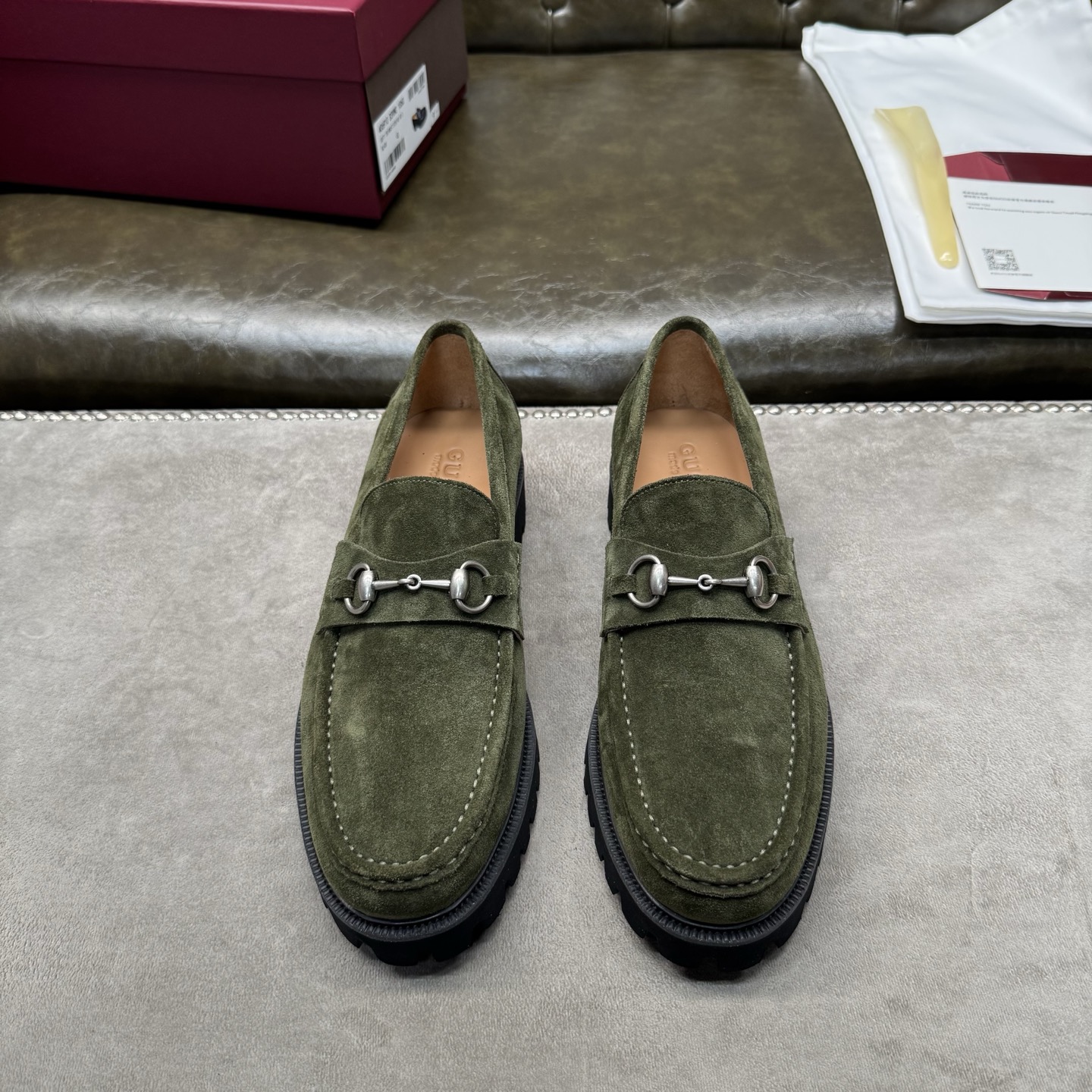 NO:704841,[Green Niujing] [G U C C＊] Original private model development, high quality, top craftsmanship, men's fashion classic loafers, regular size 39-44 (38.45.46 custom-made, non-refundable), super light and comfortable!  goods!  Top craftsmanship [strong] Original cowhide leather imported from Italy (super texture and feel), imported apricot water-dyed cowhide inside!  Latex rebound pad, super resilient texture!  Jacques combination + high elastic, wear-resistant and anti-slip outsole!  !  Super comfortable!  ,,loafers,cowhide19860909【绿色牛京】【G U C C＊】原版私模开发 高品质,顶尖工艺品 男士时尚经典乐福鞋 正码39－44(38.45.46定做不退换） 超轻盈舒适！货！顶级手工艺[强]意大利进口原皮牛绒(超强质感、手感),内里进口杏色水染牛皮！乳胶回力垫,回弹质感超强！雅克丝组合+高弹耐磨防滑大底！！超强舒适感！,,loafers,cowhide,Men's shoes