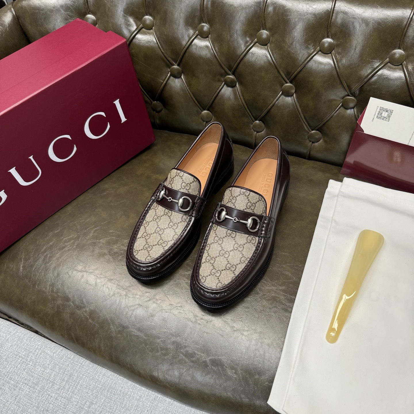 NO:781980,[Coffee-colored open-edge beaded special material/thick sole] Original quality, GUCCI classic, fashionable retro simple style leather shoes, the upper is made of imported cowhide, fine and silky, double G metal decoration, official no lining + cowhide insole, original Italian leather outsole, Goodyear craftsmanship, British style, the materials used are complex and exquisite in workmanship, real materials.  Size 39/40/41/42/43/44 (customized at 38.45.46),,gucci,gucci,cowhide,Leather soles19860909【咖色开边珠拼专用材料/厚底】原单品质,GUCCI古驰经典款,时尚复古简约风格皮鞋,鞋面采用进口牛皮,细腻丝滑,双G金属装饰,官方无内里+鞋垫牛皮,原版意大利真皮大底,固特异工艺,英伦风格,用料做工复杂讲究,真材实料. 尺码39/40/41/42/43/44（38.45.46订做）,,gucci,gucci,cowhide,Leather soles,Men's shoes