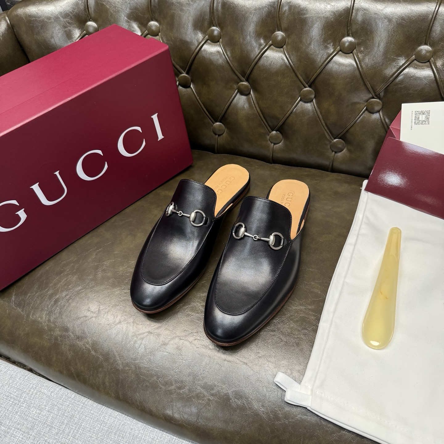 NO:781992,[Calf half-flop/silver buckle/apricot] original quality, GUCCI classic model, fashionable retro simple style half-flop, upper made of imported cowhide, fine and silky, special metal decoration, official cowhide lining + cowhide insole, original Italian leather outsole, Goodyear craftsmanship, British style, sophisticated materials and real materials.  Size 39/40/41/42/43/44 (customized at 38.45.46),,gucci,gucci,cowhide,Leather soles19860909【小牛半拖/银扣/杏里】原单品质,GUCCI古驰经典款,时尚复古简约风格半拖皮鞋,鞋面采用进口牛皮,细腻丝滑,专用金属装饰,官方牛皮内里+鞋垫牛皮,原版意大利真皮大底,固特异工艺,英伦风格,用料做工复杂讲究,真材实料. 尺码39/40/41/42/43/44（38.45.46订做）,,gucci,gucci,cowhide,Leather soles,Men's shoes