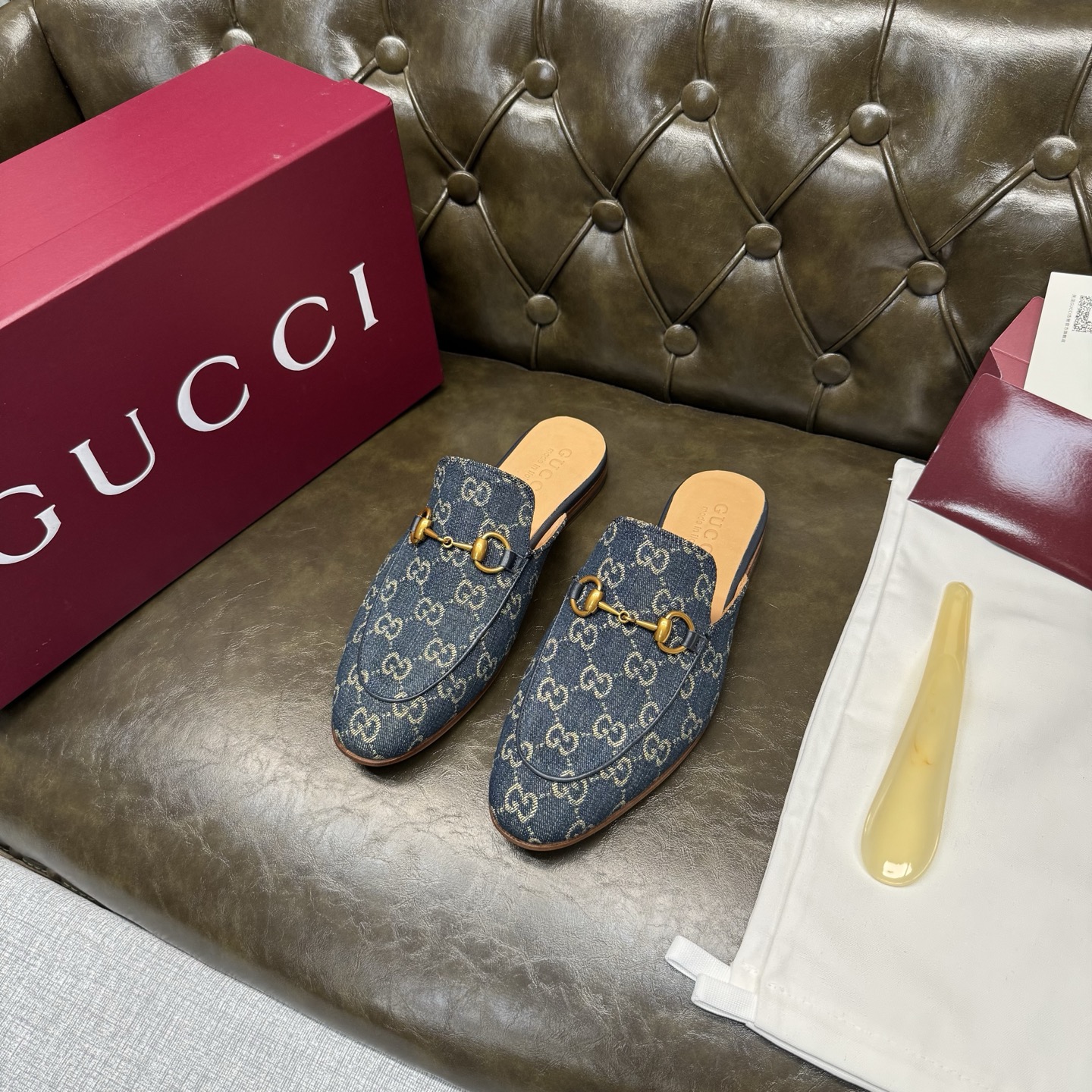 NO:782000,[Blue cloth half slippers/Gold buckle/Xingli] Original quality, GUCCI classic, fashionable retro simple style half slippers, the upper is made of specially made cloth, fine and silky, special metal decoration, official cowhide lining + cowhide insole, original Italian leather outsole, Goodyear craftsmanship, British style, the materials used are complex and exquisite in workmanship, real materials.  Size 39/40/41/42/43/44 (customized at 38.45.46),,gucci,gucci,cowhide,Leather soles19860909【蓝布半拖/金扣/杏里】原单品质,GUCCI古驰经典款,时尚复古简约风格半拖皮鞋,鞋面采用专供布面,细腻丝滑,专用金属装饰,官方牛皮内里+鞋垫牛皮,原版意大利真皮大底,固特异工艺,英伦风格,用料做工复杂讲究,真材实料. 尺码39/40/41/42/43/44（38.45.46订做）,,gucci,gucci,cowhide,Leather soles,Men's shoes