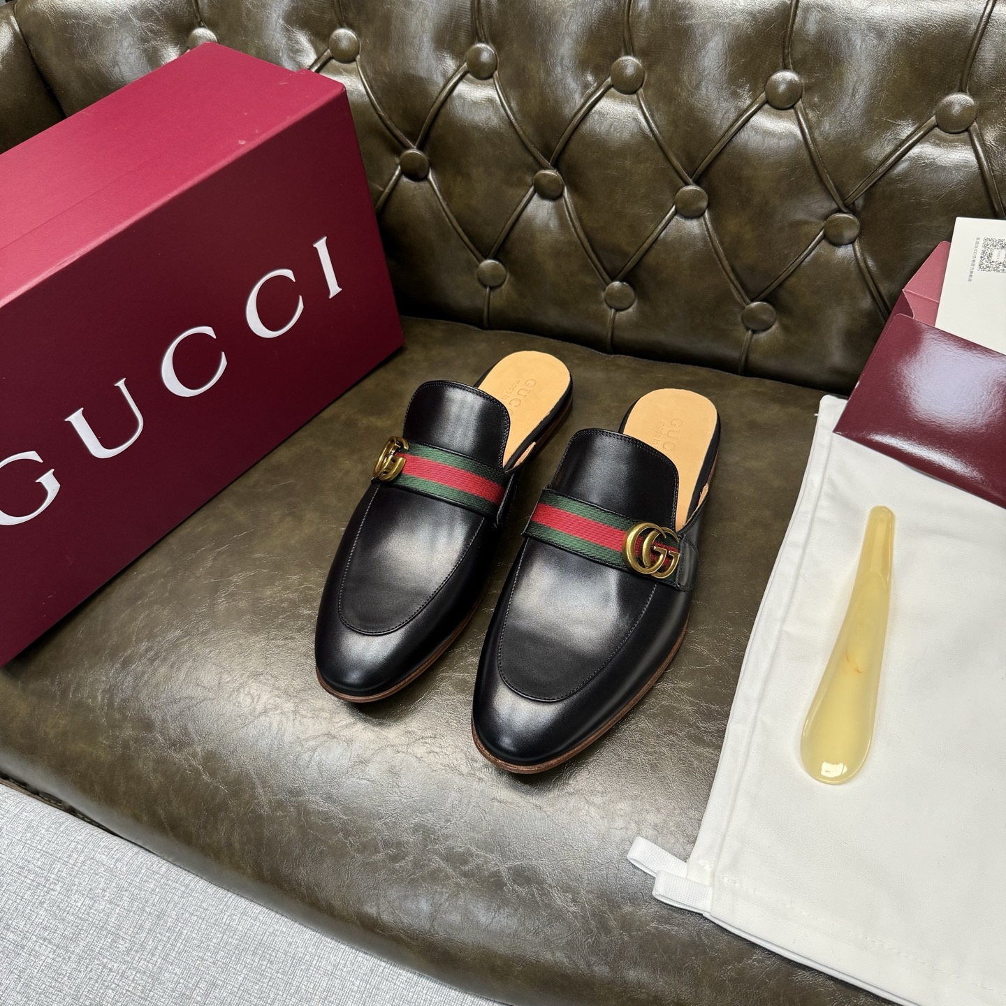 NO:782007,[Calf half-flop/ribbon gold buckle/apricot] Original quality, GUCCI classic, fashionable retro simple style half-flop, upper made of imported cowhide, fine and silky, special metal decoration, official cowhide lining + cowhide insole, original Italian leather outsole, Goodyear craftsmanship, British style, sophisticated materials and exquisite workmanship, real materials.  Size 39/40/41/42/43/44 (customized at 38.45.46),,gucci,gucci,cowhide,Leather soles19860909【小牛半拖/织带金扣/杏里】原单品质,GUCCI古驰经典款,时尚复古简约风格半拖皮鞋,鞋面采用进口牛皮,细腻丝滑,专用金属装饰,官方牛皮内里+鞋垫牛皮,原版意大利真皮大底,固特异工艺,英伦风格,用料做工复杂讲究,真材实料. 尺码39/40/41/42/43/44（38.45.46订做）,,gucci,gucci,cowhide,Leather soles,Men's shoes