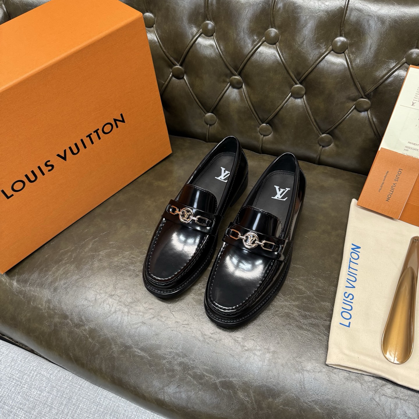 NO:852492,[Black open edge beads] LOUI* VUITTO* Louis Vuitton, classic leather outsole series. High version official website model, high-end and elegant, the upper is made of original Italian imported calfskin, water-dyed cowhide lining, water-dyed cowhide feet, special original leather injection molding combination outsole, comfortable and non-slip. Size 39-44 (customized at 38.45.46.47),, louis vuitton, louis  vuitton,cowhide,leather soles19860909【黑色开边珠】 LOUI* VUITTO* 路易威登,经典款真皮大底系列.高版本官网款,高端大气,鞋面采用原版意大利进口小牛皮,水染牛皮内里,水染牛皮垫脚,特供原版真皮注塑组合大底,舒适防滑.码数39-44（38.45.46.47定做）,,louis vuitton,louis vuitton,cowhide,Leather soles,Men's shoes