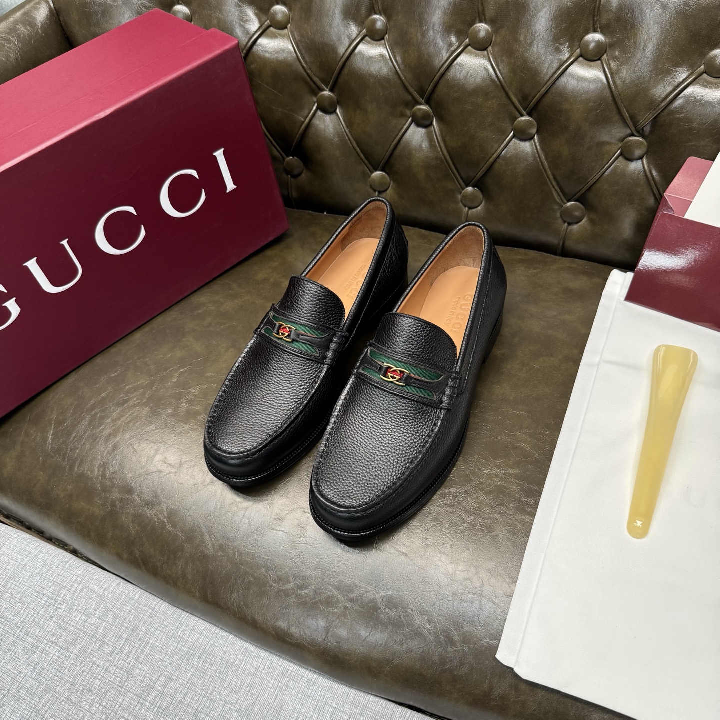 NO:781914,[Black pebbled webbing/leather thick sole] Original quality, GUCCI classic, fashionable retro simple style leather shoes, the upper is made of imported calf, fine and silky, double G metal decoration, the inner insole is full cowhide, original Italian leather outsole, Goodyear craftsmanship, British style, the materials used are complex and exquisite, real materials.  Size 39/40/41/42/43/44 (customized at 38.45.46),,gucci,gucci,cowhide,Leather soles19860909【黑色荔枝纹织带/真皮厚底】原单品质,GUCCI古驰经典款,时尚复古简约风格皮鞋,鞋面采用进口小牛,细腻丝滑,双G金属装饰,内里鞋垫全牛皮,原版意大利真皮大底,固特异工艺,英伦风格,用料做工复杂讲究,真材实料. 尺码39/40/41/42/43/44（38.45.46订做）,,gucci,gucci,cowhide,Leather soles,Men's shoes