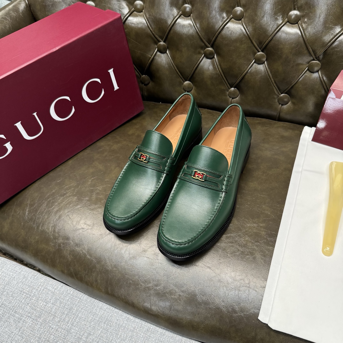 NO:781922,[Green calf webbing/genuine leather thick sole] Original quality, GUCCI classic, fashionable retro simple style leather shoes, the upper is made of imported calf, delicate and silky, double G metal decoration, the inner insole is full cowhide, original Italian leather outsole, Goodyear craftsmanship, British style, the materials used are complex and exquisite in workmanship, real materials.  Size 39/40/41/42/43/44 (customized at 38.45.46),,gucci,gucci,cowhide,Leather soles19860909【绿色小牛织带/真皮厚底】原单品质,GUCCI古驰经典款,时尚复古简约风格皮鞋,鞋面采用进口小牛,细腻丝滑,双G金属装饰,内里鞋垫全牛皮,原版意大利真皮大底,固特异工艺,英伦风格,用料做工复杂讲究,真材实料. 尺码39/40/41/42/43/44（38.45.46订做）,,gucci,gucci,cowhide,Leather soles,Men's shoes