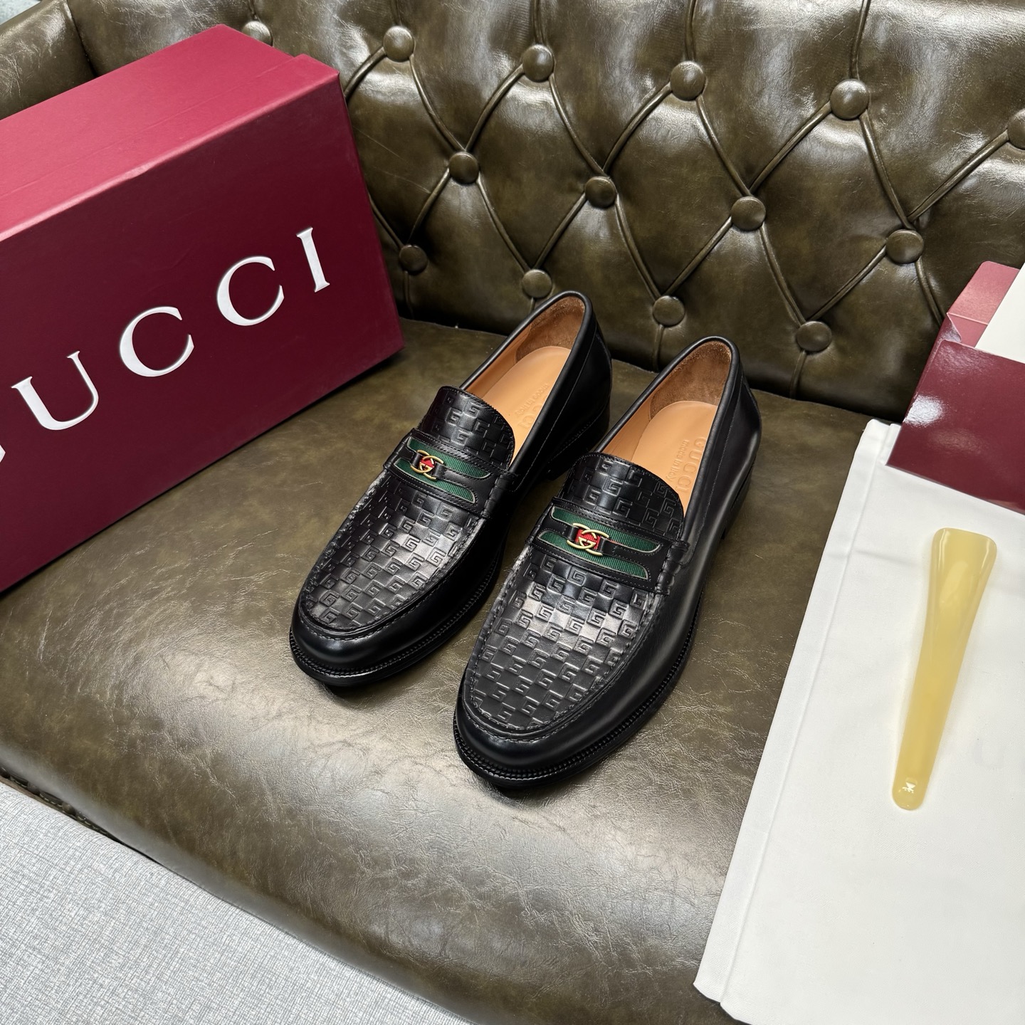 NO:781930,[Black calf embossed webbing/genuine leather thick sole] Original quality, GUCCI classic, fashionable retro simple style leather shoes, the upper is made of imported calf, delicate and silky, double G metal decoration, the inner insole is full cowhide, original Italian leather outsole, Goodyear craftsmanship, British style, the materials used are complex and exquisite, real materials.  Size 39/40/41/42/43/44 (customized at 38.45.46),,gucci,gucci,cowhide,Leather soles19860909【黑色小牛压花织带/真皮厚底】原单品质,GUCCI古驰经典款,时尚复古简约风格皮鞋,鞋面采用进口小牛,细腻丝滑,双G金属装饰,内里鞋垫全牛皮,原版意大利真皮大底,固特异工艺,英伦风格,用料做工复杂讲究,真材实料. 尺码39/40/41/42/43/44（38.45.46订做）,,gucci,gucci,cowhide,Leather soles,Men's shoes