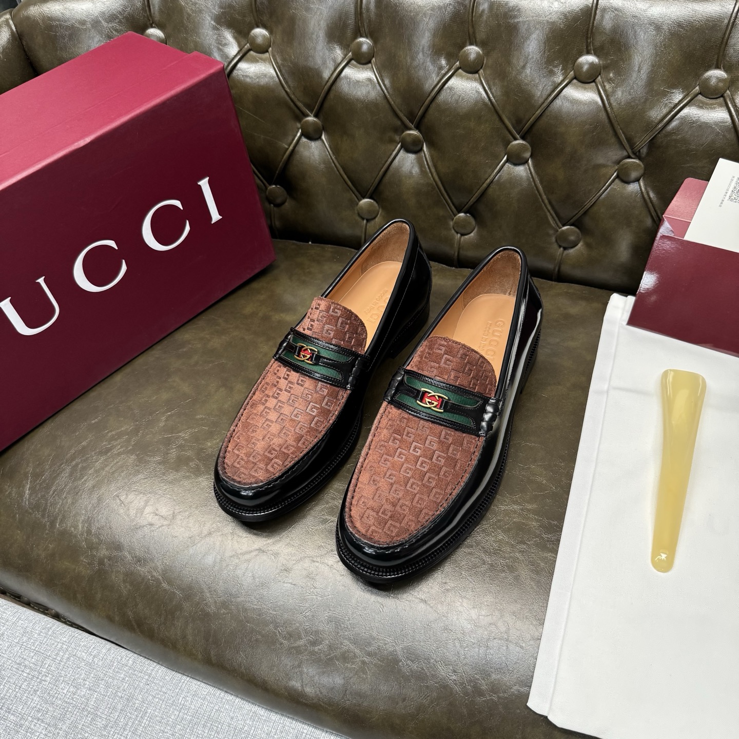 NO:781953,[Black open edge beads + cashmere embossed webbing/genuine thick sole] Original quality, GUCCI classic, fashionable retro simple style leather shoes, the upper is made of imported cowhide, fine and silky, double G metal decoration, the inner insole is full cowhide, original Italian leather outsole, Goodyear craftsmanship, British style, the materials used are complex and exquisite in workmanship, real materials.  Size 39/40/41/42/43/44 (customized at 38.45.46),,gucci,gucci,cowhide,Leather soles19860909【黑色开边珠+咖绒压花织带/真皮厚底】原单品质,GUCCI古驰经典款,时尚复古简约风格皮鞋,鞋面采用进口牛皮,细腻丝滑,双G金属装饰,内里鞋垫全牛皮,原版意大利真皮大底,固特异工艺,英伦风格,用料做工复杂讲究,真材实料. 尺码39/40/41/42/43/44（38.45.46订做）,,gucci,gucci,cowhide,Leather soles,Men's shoes