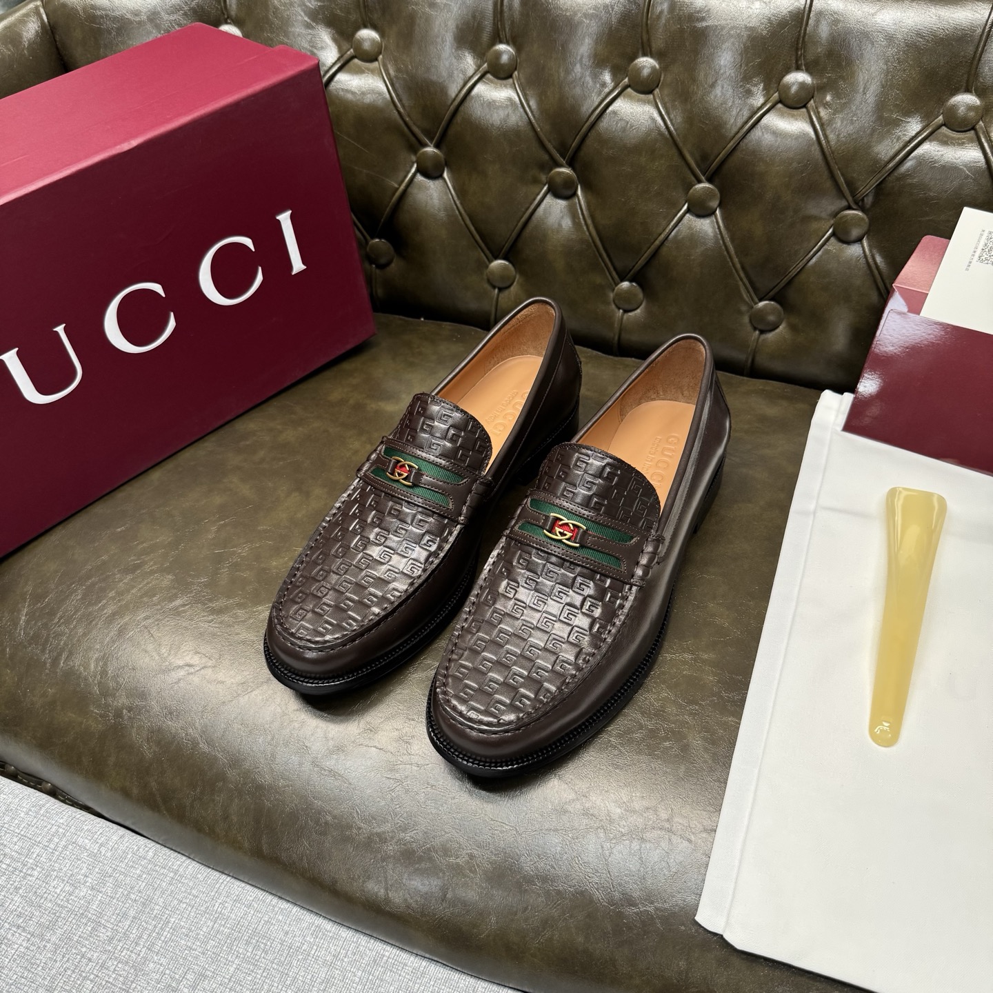 NO:781945,[Brown calf embossed webbing/genuine leather thick sole] Original quality, GUCCI classic, fashionable retro simple style leather shoes, the upper is made of imported calf, delicate and silky, double G metal decoration, the inner insole is full cowhide, original Italian leather outsole, Goodyear craftsmanship, British style, the materials used are complex and exquisite, real materials.  Size 39/40/41/42/43/44 (customized at 38.45.46),,gucci,gucci,cowhide,Leather soles19860909【咖色小牛压花织带/真皮厚底】原单品质,GUCCI古驰经典款,时尚复古简约风格皮鞋,鞋面采用进口小牛,细腻丝滑,双G金属装饰,内里鞋垫全牛皮,原版意大利真皮大底,固特异工艺,英伦风格,用料做工复杂讲究,真材实料. 尺码39/40/41/42/43/44（38.45.46订做）,,gucci,gucci,cowhide,Leather soles,Men's shoes