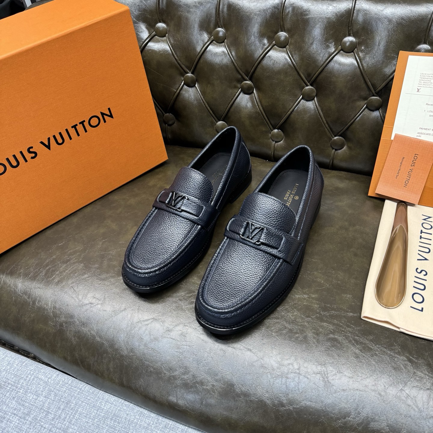 NO:852444,[Dark Blue Lychee Pattern] LOUI* VUITTO* Louis Vuitton, classic leather outsole series. High version official website model, high-end and elegant, the upper is made of original calfskin imported from Italy, water-dyed cowhide lining, water-dyed cowhide feet, special original leather injection molding combination outsole, comfortable and non-slip. Size 39-44 (customized at 38.45.46.47), louis vuitton, louis  vuitton,cowhide,leather soles19860909【深蓝荔枝纹】 LOUI* VUITTO* 路易威登,经典款真皮大底系列.高版本官网款,高端大气,鞋面采用原版意大利进口小牛皮,水染牛皮内里,水染牛皮垫脚,特供原版真皮注塑组合大底,舒适防滑.码数39-44（38.45.46.47定做）,,louis vuitton,louis vuitton,cowhide,Leather soles,Men's shoes