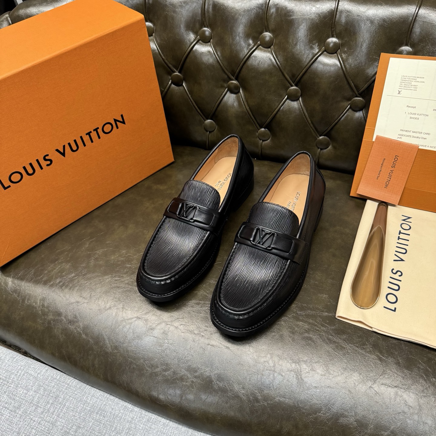 NO:852461,[Black calf toothpick pattern] LOUI* VUITTO* Louis Vuitton, classic leather outsole series. High version official website model, high-end and elegant, the upper is made of original Italian imported calfskin, water-dyed cowhide lining, water-dyed cowhide feet, special original leather injection molding combination outsole, comfortable and non-slip. Size 39-44 (customized at 38.45.46.47), louis vuitton, louis  vuitton,cowhide,leather soles19860909【黑色小牛牙签纹】 LOUI* VUITTO* 路易威登,经典款真皮大底系列.高版本官网款,高端大气,鞋面采用原版意大利进口小牛皮,水染牛皮内里,水染牛皮垫脚,特供原版真皮注塑组合大底,舒适防滑.码数39-44（38.45.46.47定做）,,louis vuitton,louis vuitton,cowhide,Leather soles,Men's shoes