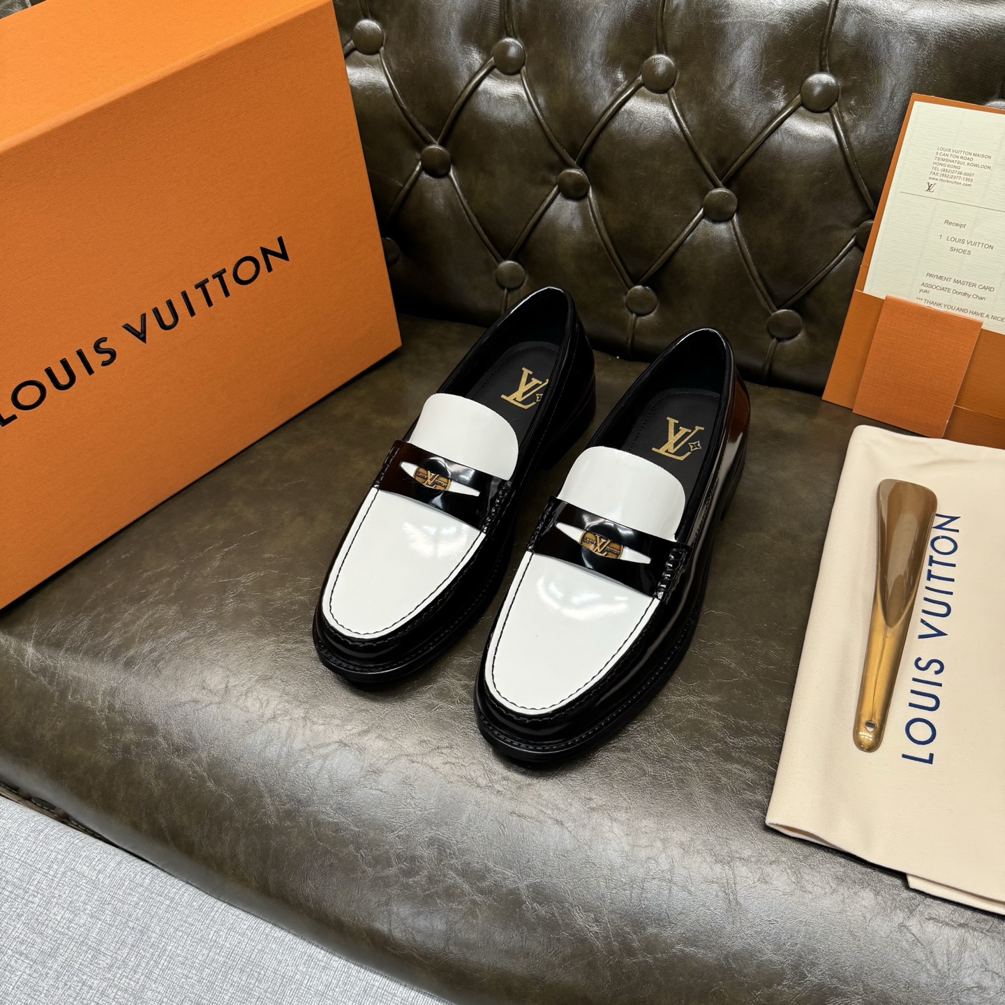 NO:852483,[White and black open edge beads] LOUI* VUITTO* Louis Vuitton, classic leather outsole series. High version official website model, high-end and elegant, the upper is made of original Italian imported calfskin, water-dyed cowhide lining, water-dyed cowhide feet, special original leather injection molding combination outsole, comfortable and non-slip. Size 39-44 (customized at 38.45.46.47), louis vuitton, louis  vuitton,cowhide,leather soles19860909【白黑开边珠】 LOUI* VUITTO* 路易威登,经典款真皮大底系列.高版本官网款,高端大气,鞋面采用原版意大利进口小牛皮,水染牛皮内里,水染牛皮垫脚,特供原版真皮注塑组合大底,舒适防滑.码数39-44（38.45.46.47定做）,,louis vuitton,louis vuitton,cowhide,Leather soles,Men's shoes