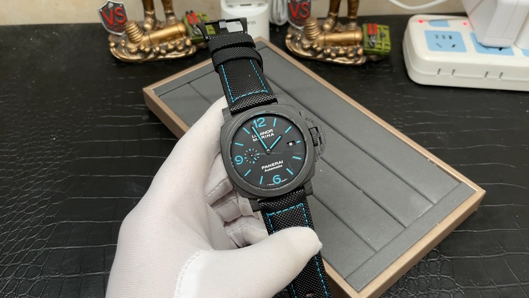 PAM1661 44x14.5mm P.9001 50 vs Panerai