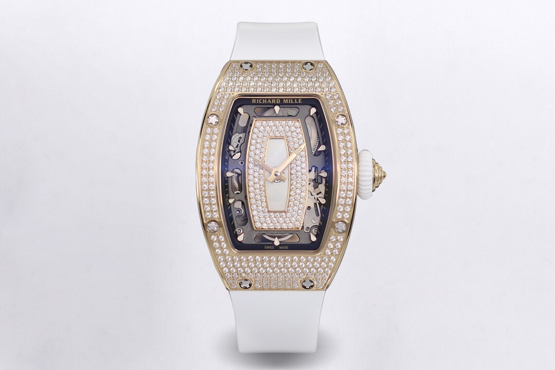 NO:387397,ZF is exquisite and brilliant. The charming work 'Goddess of the Watch' Richard Miller RM07-1 Red Lips and Black Lips Series 1) The wine barrel-shaped case has a smooth and elegant line. It fits the wrist and is comfortable to wear. The authentic one-to-one size is 45.66MM, with a three-layer structure. The bezel and bottom cover are fixed on the micro-sandblasted stainless steel mid-layer case with 12 five-grade titanium alloy spline screws. It is paired with an anti-glare sapphire crystal glass mirror and bottom cover, which is transparent and clear, showing the agility of the movement. 2) The middle of the dial is red (black) agate, and small diamonds are decorated around it. This is also the most feminine element of the entire watch. The 12 water drop hour markers are close to the edge of the upper flange. Each hour marker is filled with luminous paint in the hollowed-out frame, with extremely exquisite details.  3) High-quality fluoroelastic tape, soft and comfortable, without fear of sweat, ultraviolet and moisture erosion, is timeless and new, and is closely matched with the case. It is matched with a stainless steel folding buckle, which is convenient to open and close and shows luxury. 4) Equipped with ZF's exclusive self-developed CRMA2 automatic winding movement, which adopts a high hollow design. The movement carries a variable inertia balance wheel to ensure excellent performance during use. A variable geometric automatic disc automatically adjusts the rotation speed from the active state. The power reserve is about 50 hours. The balance wheel is located at 6 o'clock, and has been carefully processed movement parts such as brushing, chamfering, and polishing, as well as the bottom plate and bridge plate treated with deep black VD coating. It fully shows the precision and artistic sense of machinery.19860909ZF精致璀璨.魅力之作 “表界女神” 理查德米勒RM07-1红唇黑唇系列 1)酒桶形的表壳线条流畅而优雅.贴合手腕,佩戴舒适.正品一比一尺寸45.66MM,采用三层结构,表圈与底盖以12根五级钛合金花键螺丝固定在微喷砂处理的精钢中层表壳上,搭配防眩蓝宝石水晶玻璃表镜与底盖,通透清晰,展现机芯灵动之美. 2)表盘正中为红色(黑色)玛瑙,周围点缀小钻,这也是整枚表最女性化的元素,12个水滴时标紧贴在上法兰盘边缘,每个时标都是在镂空的外框内填充夜光涂料,细节无比精致. 3)高品质氟橡胶胶带,柔软舒适,无惧汗水,紫外线和湿气侵蚀,历久弥新,与表壳紧密贴合.搭配精钢折叠表扣,开合便捷且尽显奢华. 4)搭载ZF独家自主研发的CRMA2自动上链机芯,该机芯采用高镂空设计.机芯承载可变惯性摆轮,确保在使用中保持精良性能.可变几何自动盘,由活动状态自动调节旋转速度.动力储备约为50小时摆轮位于6点处,经拉丝,倒角,和抛光等细致加工的机芯零部件,以及深黑VD镀层处理的底板和桥板.尽显机械的精密与艺术感.,,Watch