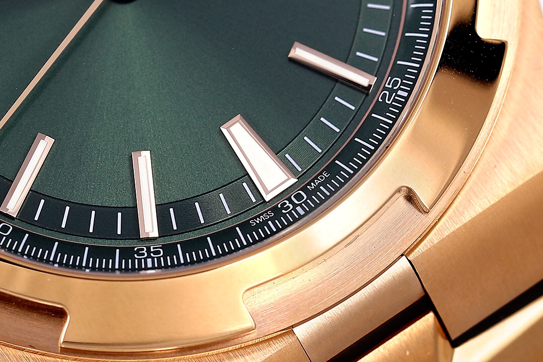 Vacheron Constantin Overseas 4500V Series Green Dial Steel Men's Watch 6 i1749623453 8973 5