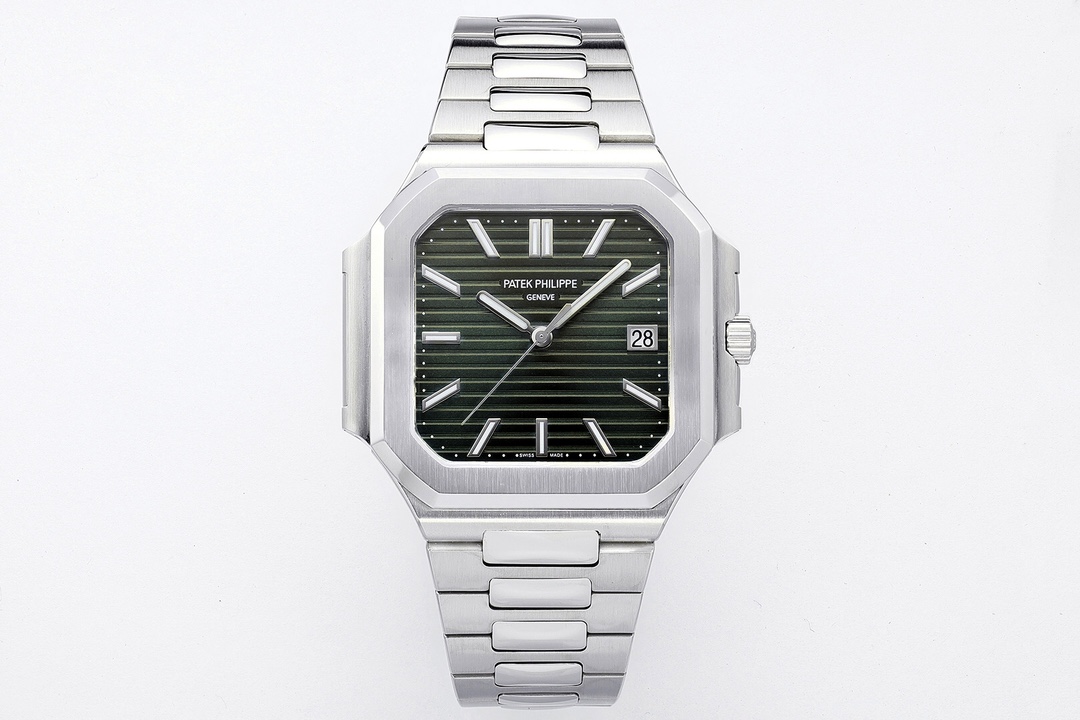 NO:391620,PPF factory's new year's work - PP Patek Philippe Cubitus series 5821 'small TV' - a benchmark for elegant sports watches in the new era!  The unique square rounded case design adopts the two-layer shell structure of Nautilus, which is highly integrated with the bracelet, and is more integrated. PPF creates a modern three-dimensional light and shadow effect through exquisite craftsmanship of vertical forging matte and mirror polishing. The diagonal length of 45MM benefits from the exquisite craftsmanship and the light curve of the wrist, making the effect not huge and clumsy when used. The horizontal horizontal relief on the olive green sun-colored dial and blue sun-colored dial not only inherits the classic ripple of Nautilus, but also strengthens the visual impact with sharp lines. It is cleverly matched with Patton-style pointers, showing the luxurious charm of a sports watch!  Equipped with Cal.26-330SC automatic winding integrated movement, with a golden central rotor, horizontal horizontal lines that echo the dial. Cubitus is also the only series with unique movement decoration. It also integrates the stop-second function and a power reserve of 38-45 hours, with a waterproof depth of 30 meters to meet daily life needs.,,patek philippe19860909PPF factory年新作—PP百达翡丽Cubitus系列5821“小电视”—新时代的优雅运动腕表标杆！ 独树一帜的方形圆角表壳设计,采用鹦鹉螺的两层壳体结构,与表链高度一体化,整体性更强.PPF通过垂直锻纹磨砂与镜面抛光的精湛工艺,打造出富有现代感的立体光影效.45MM的对角线长度,益于精致的工艺与以及轻薄贴合手腕的弧度,让上手效果并不大庞大笨拙. 橄榄绿色日辉纹表盘与蓝色日辉纹表盘上的水平横纹浮雕,不仅传承了鹦鹉螺的经典波纹,更以锐利的线条切割强化了视觉的冲击力,与巴顿式指针巧妙搭配,相得益彰,展现出运动腕表的奢华韵味！ 配备了Cal.26-330SC自动上链一体机芯,金色中央摆陀上,雕刻了与表盘相呼应的水平横纹,Cubitus也是唯一拥有独特机芯装饰的系列.同时融合了停秒功能与长达38-45小时的动力储备,防水深度30米,满足日常生活所需.,,patek philippe,Watch